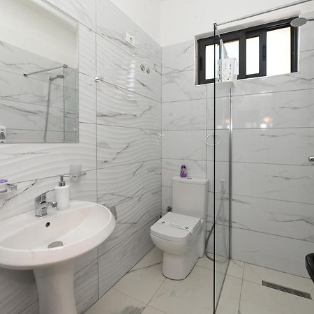 Hotel Fama Shkallnur Bagian luar foto