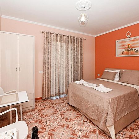 Hotel Fama Shkallnur Bagian luar foto
