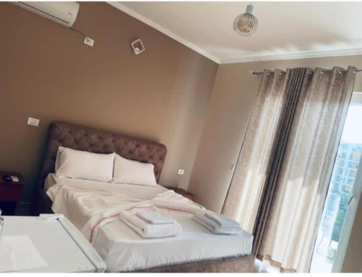 Hotel Fama Shkallnur Bagian luar foto