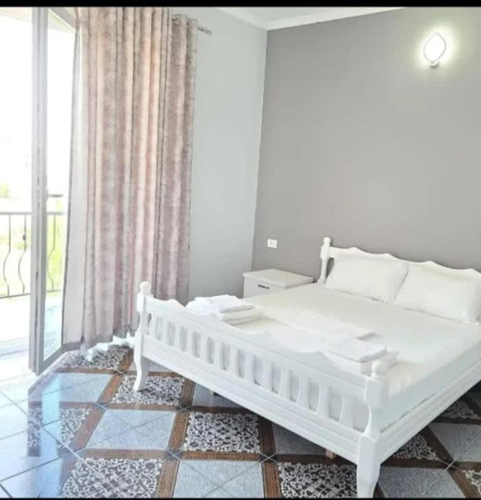 Hotel Fama Shkallnur Bagian luar foto