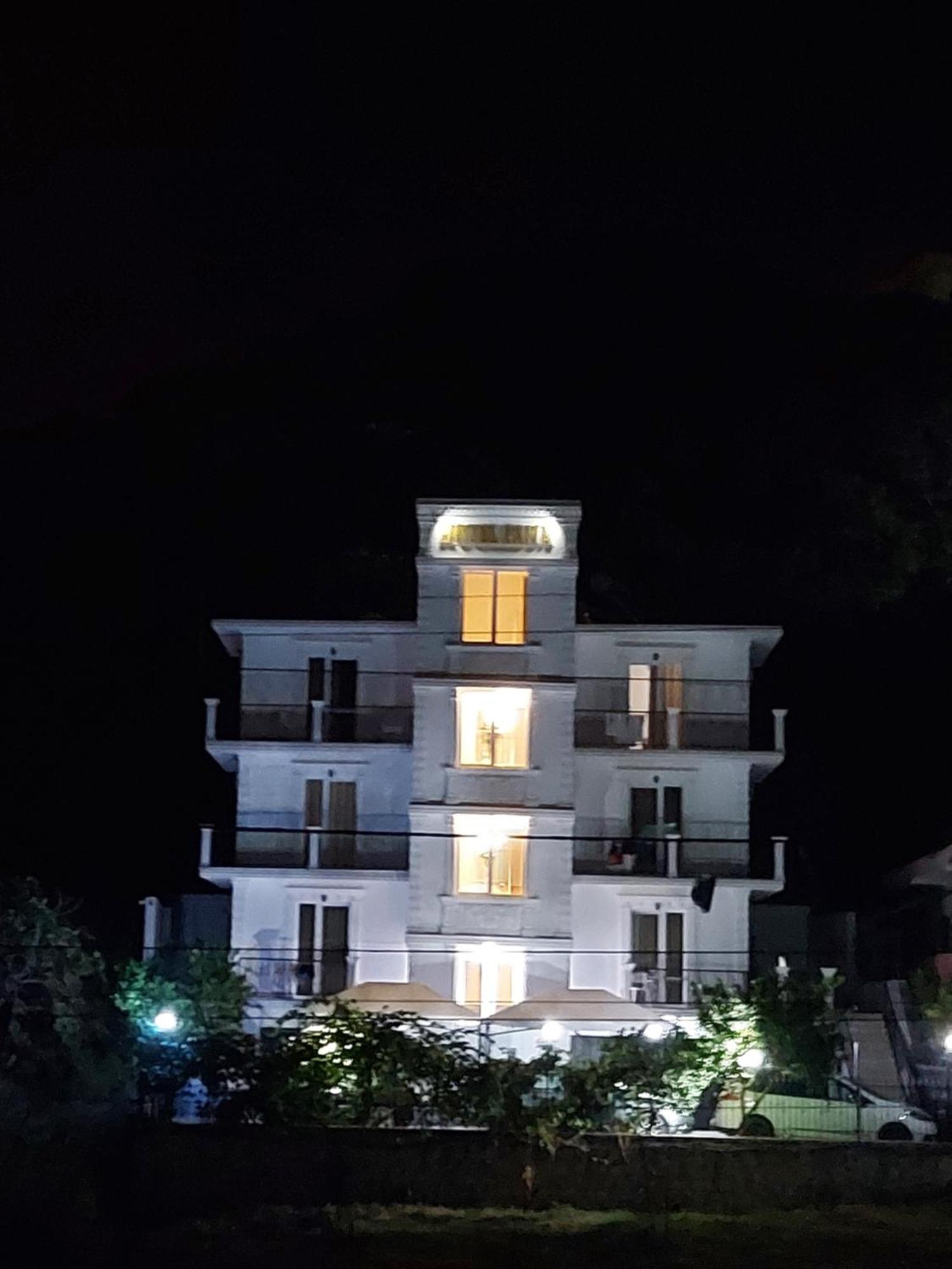 Hotel Fama Shkallnur Bagian luar foto