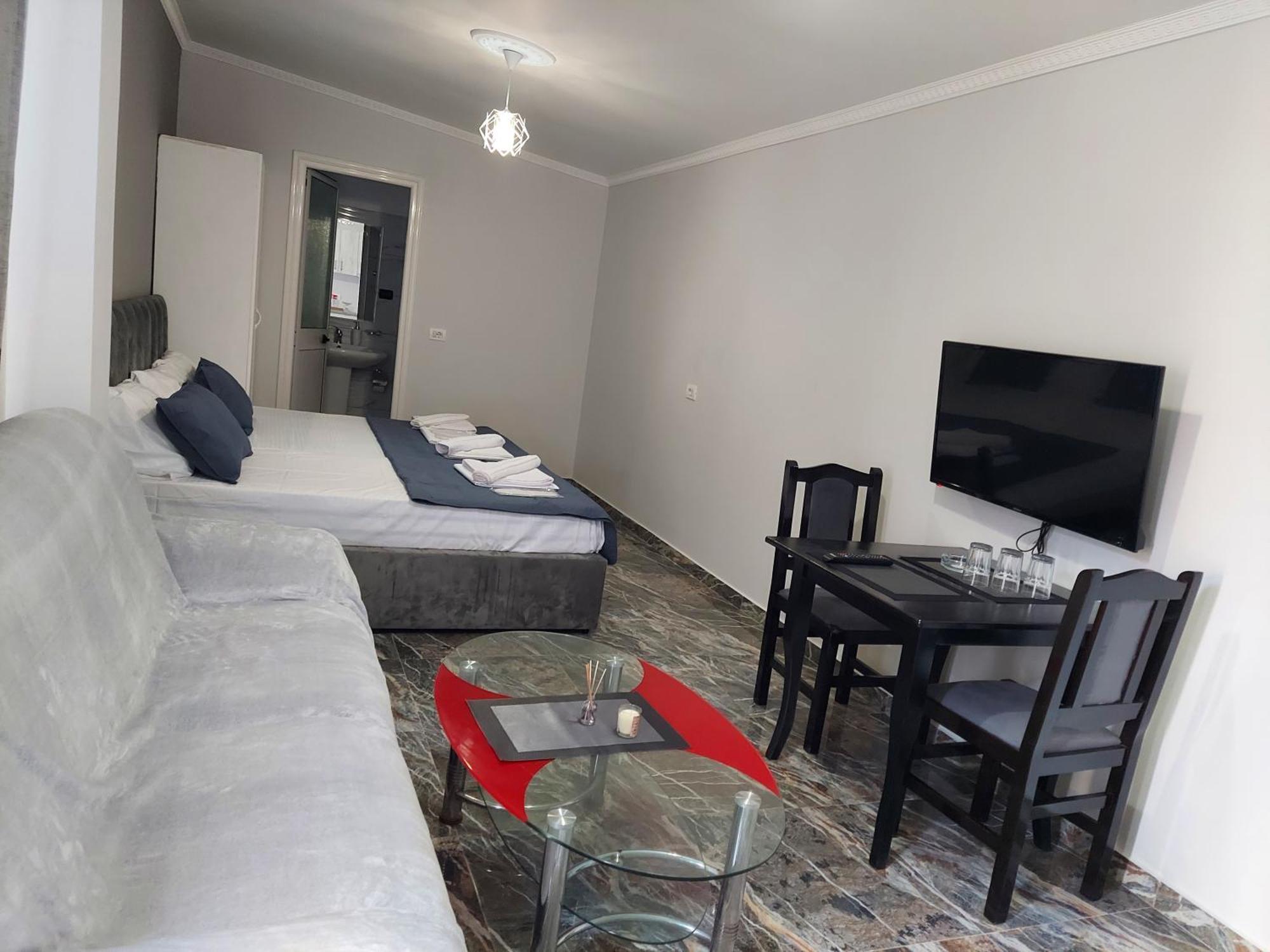 Hotel Fama Shkallnur Bagian luar foto