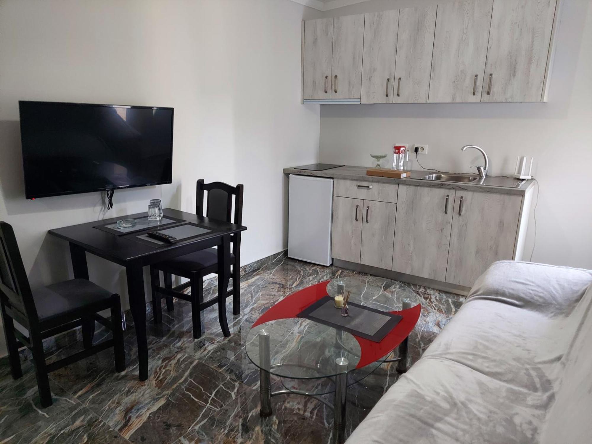 Hotel Fama Shkallnur Bagian luar foto