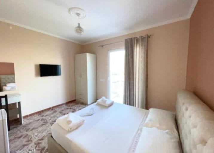 Hotel Fama Shkallnur Bagian luar foto