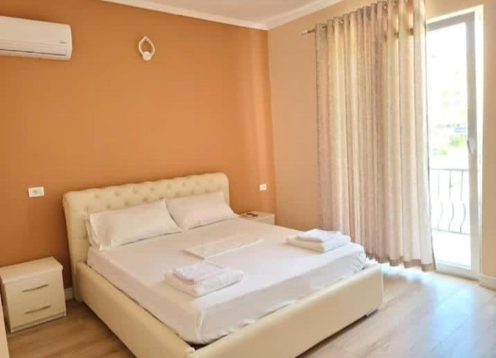 Hotel Fama Shkallnur Bagian luar foto