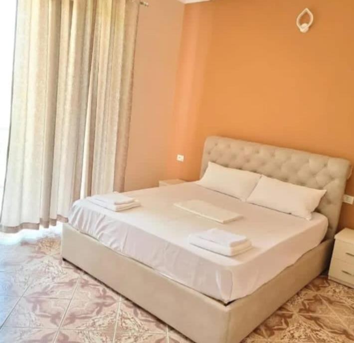 Hotel Fama Shkallnur Bagian luar foto