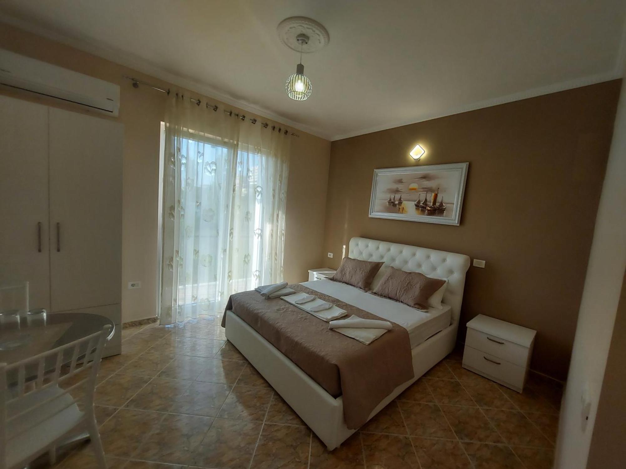 Hotel Fama Shkallnur Bagian luar foto