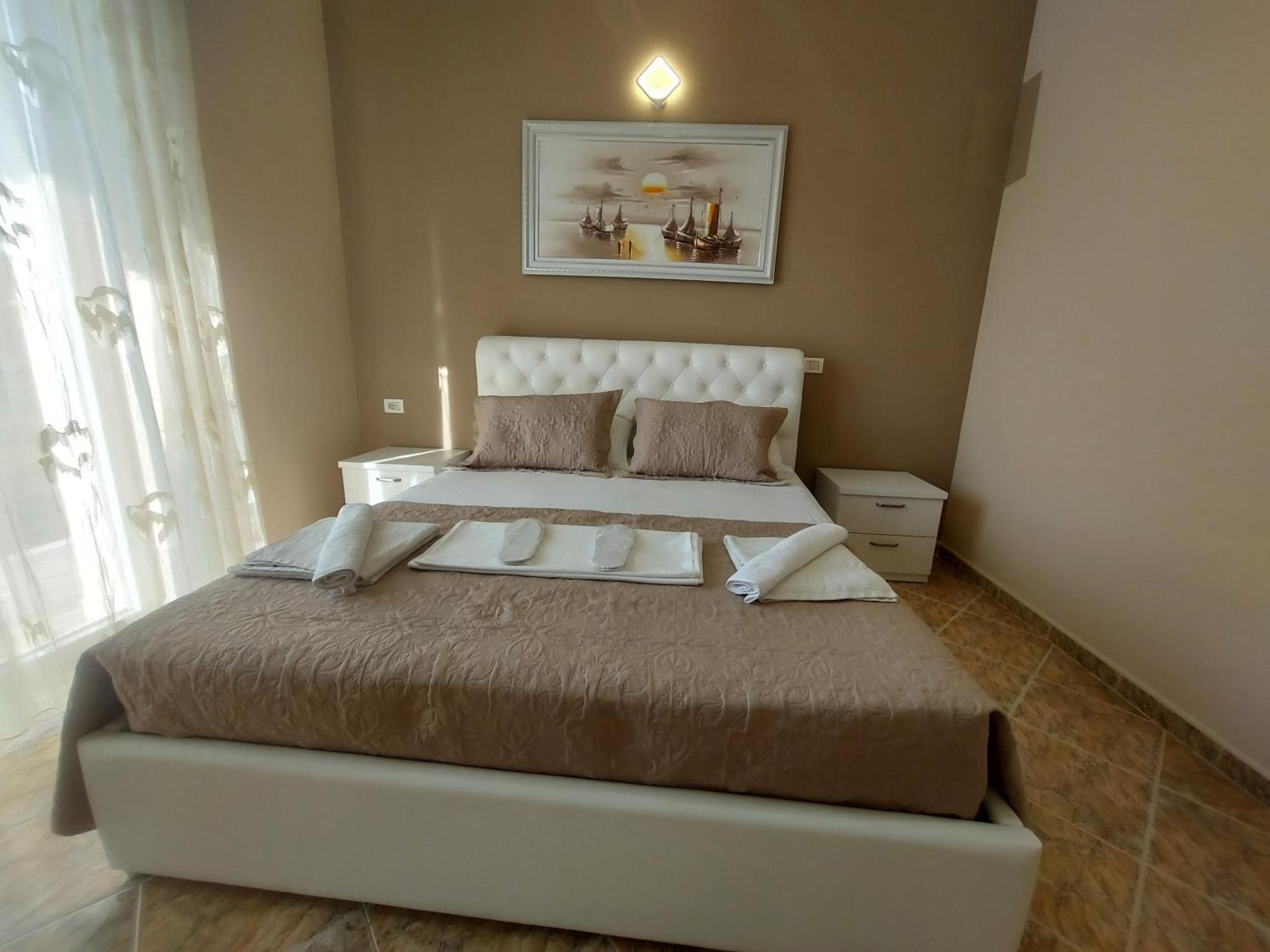 Hotel Fama Shkallnur Bagian luar foto