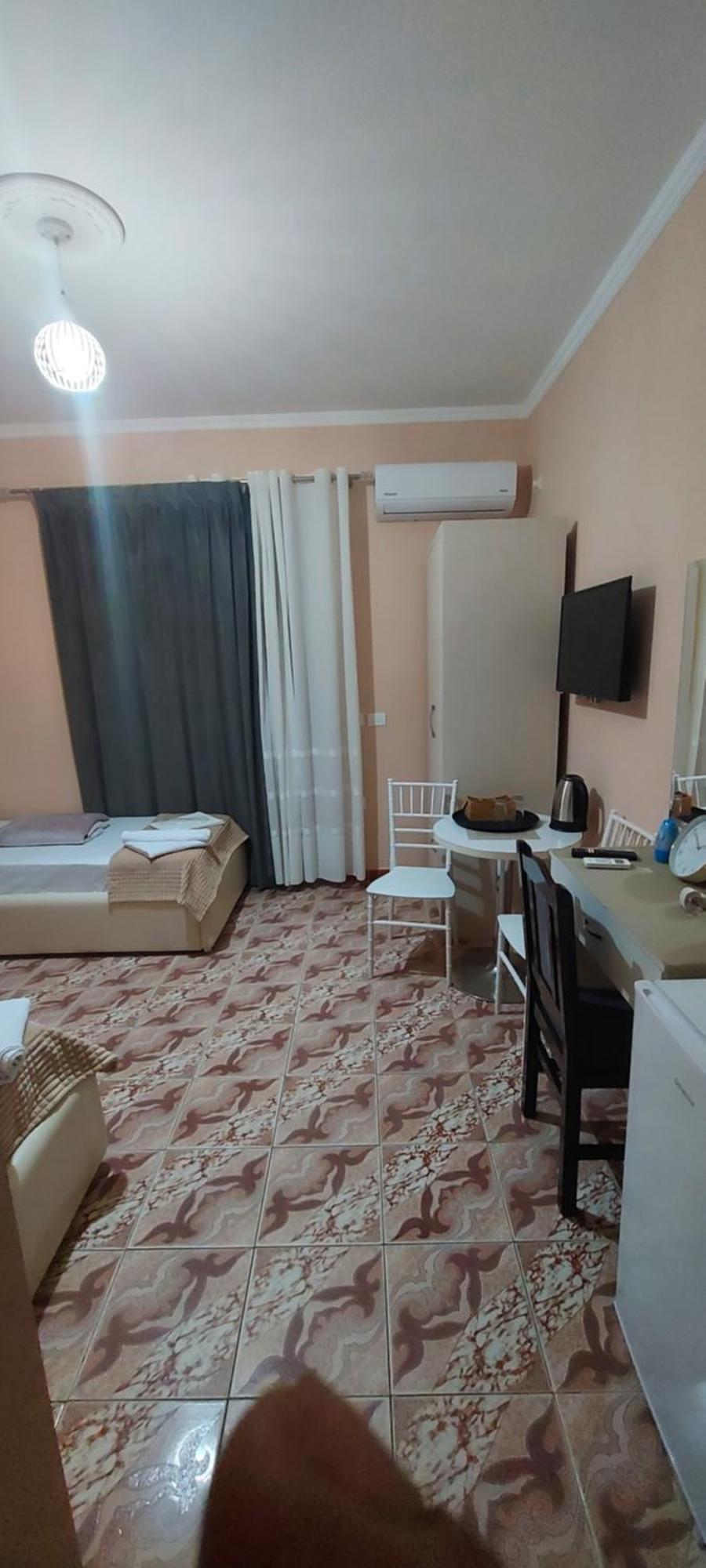 Hotel Fama Shkallnur Bagian luar foto