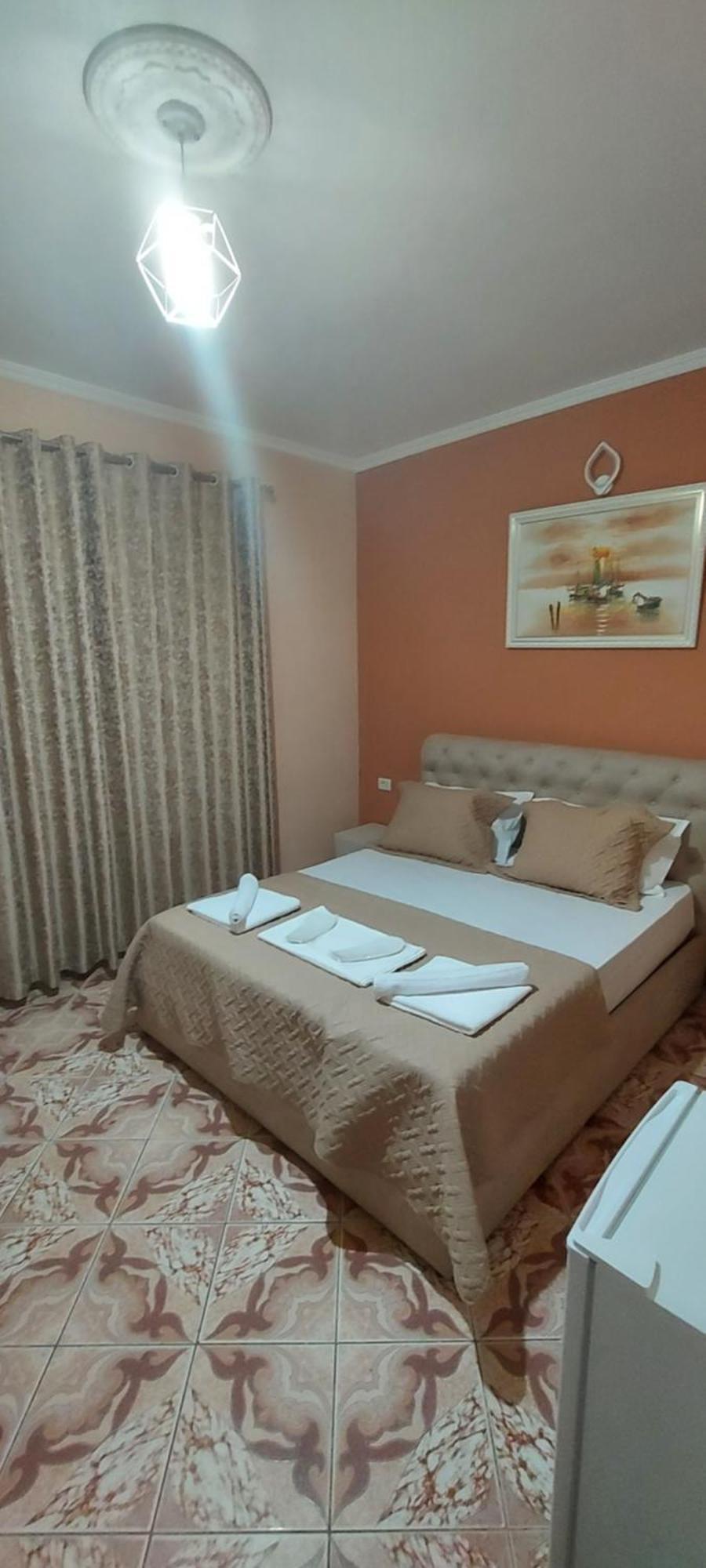 Hotel Fama Shkallnur Bagian luar foto