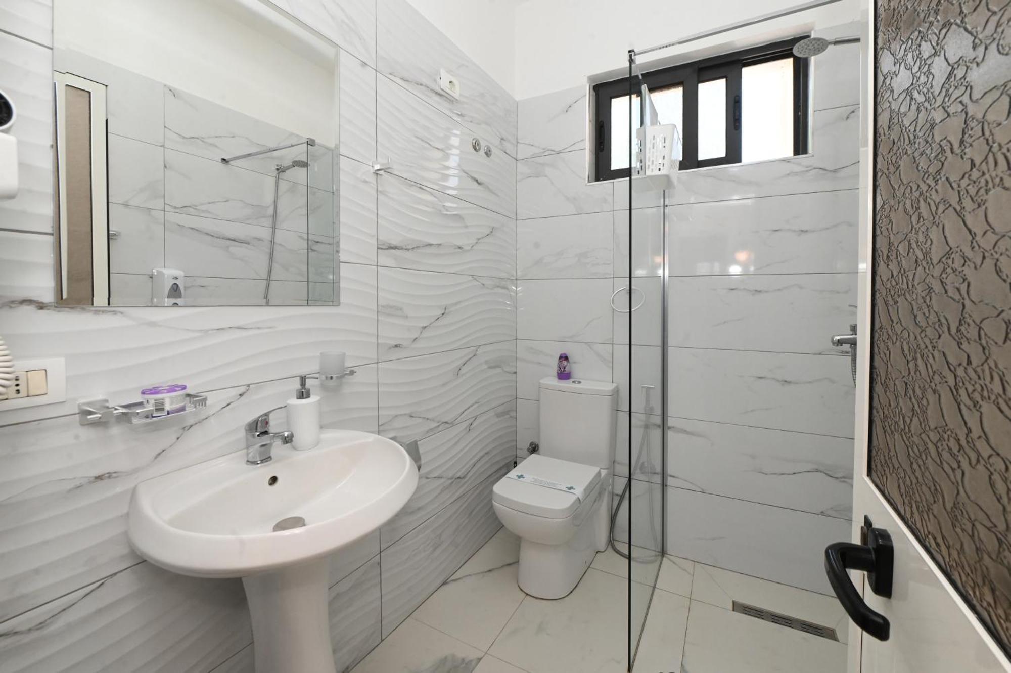 Hotel Fama Shkallnur Bagian luar foto