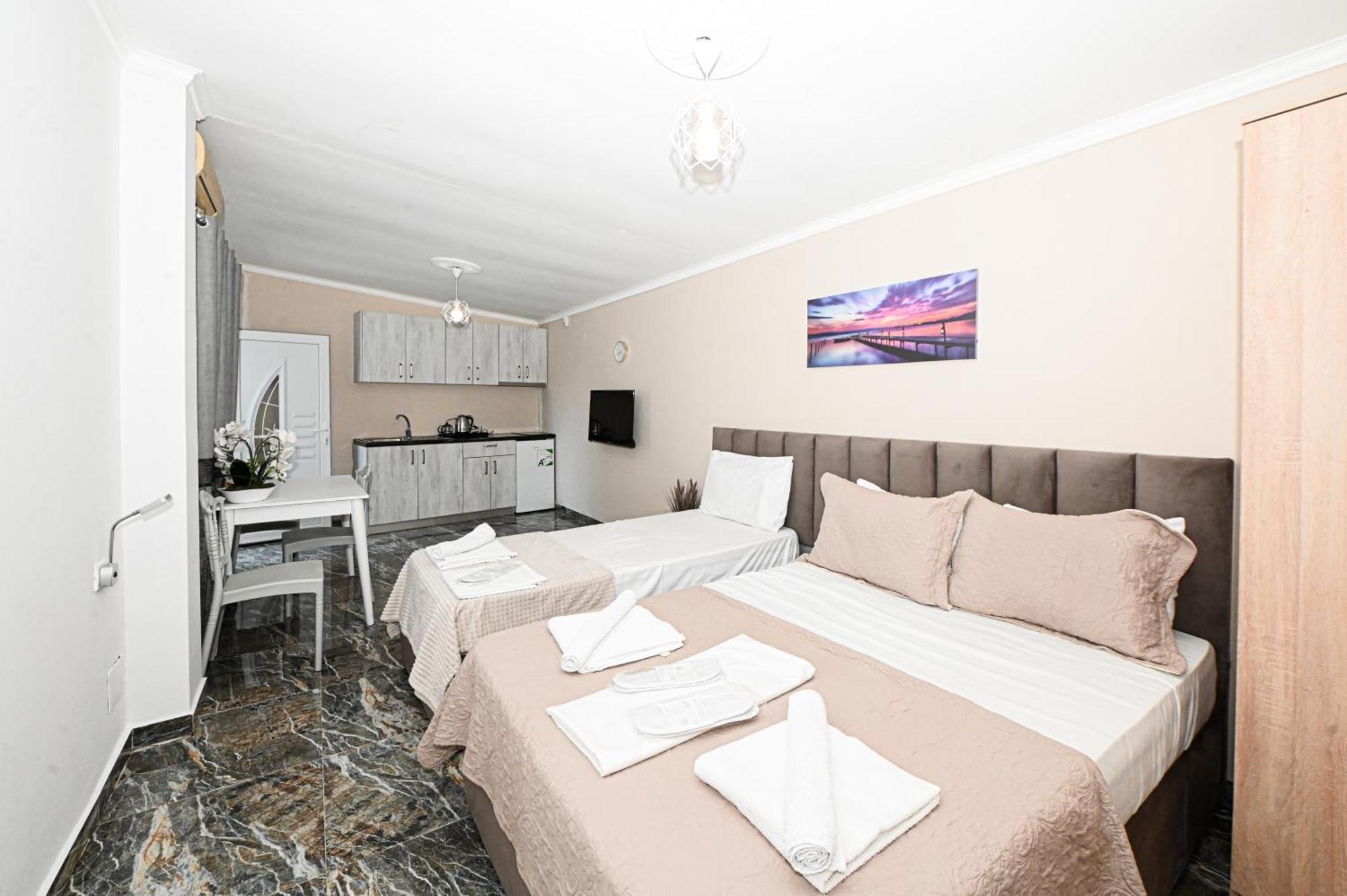 Hotel Fama Shkallnur Bagian luar foto
