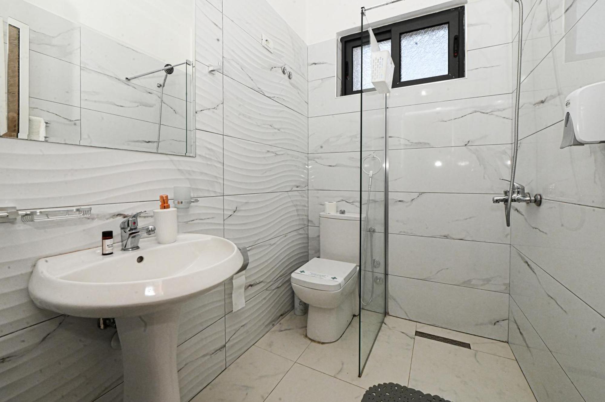 Hotel Fama Shkallnur Bagian luar foto