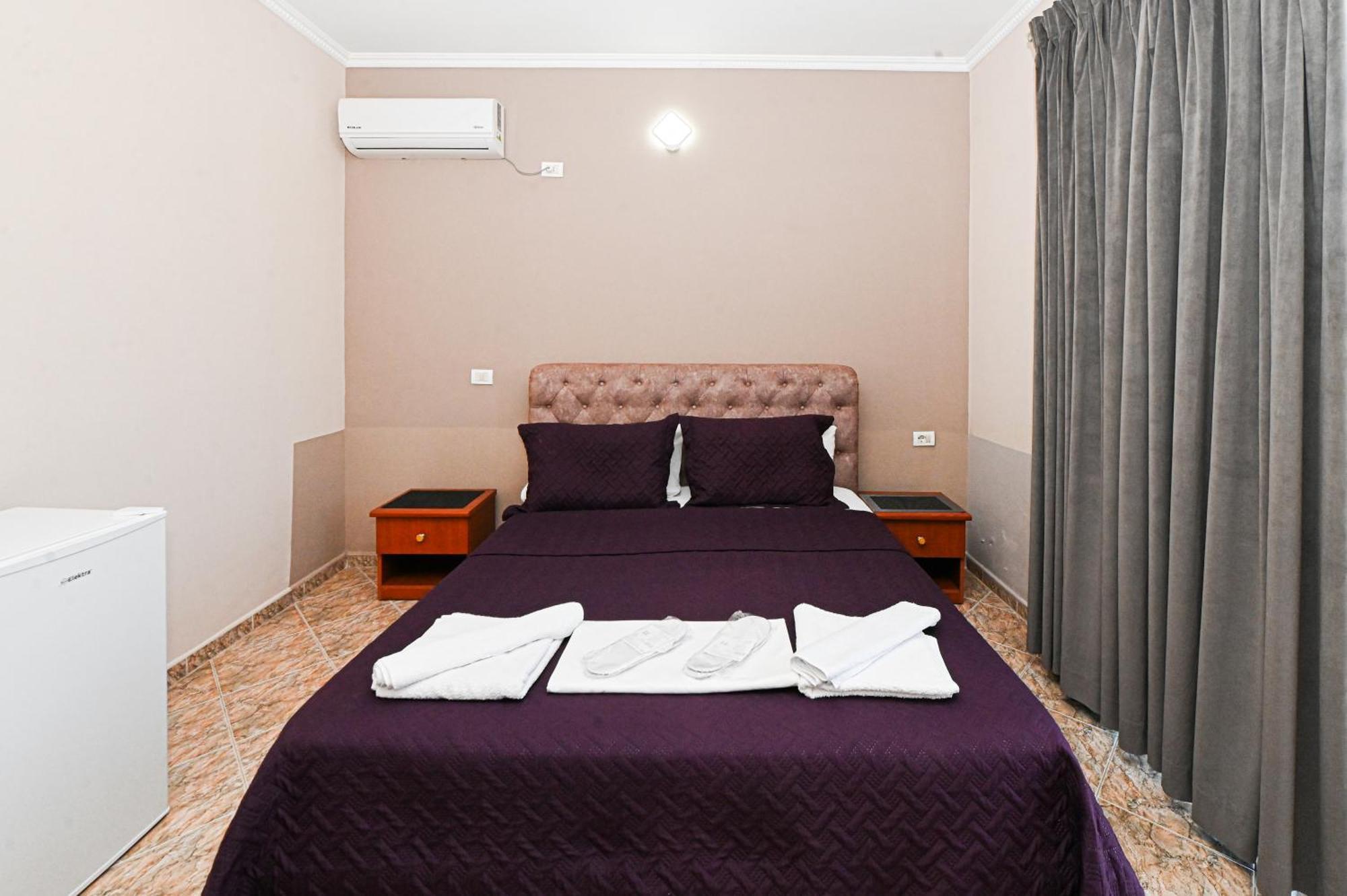 Hotel Fama Shkallnur Bagian luar foto