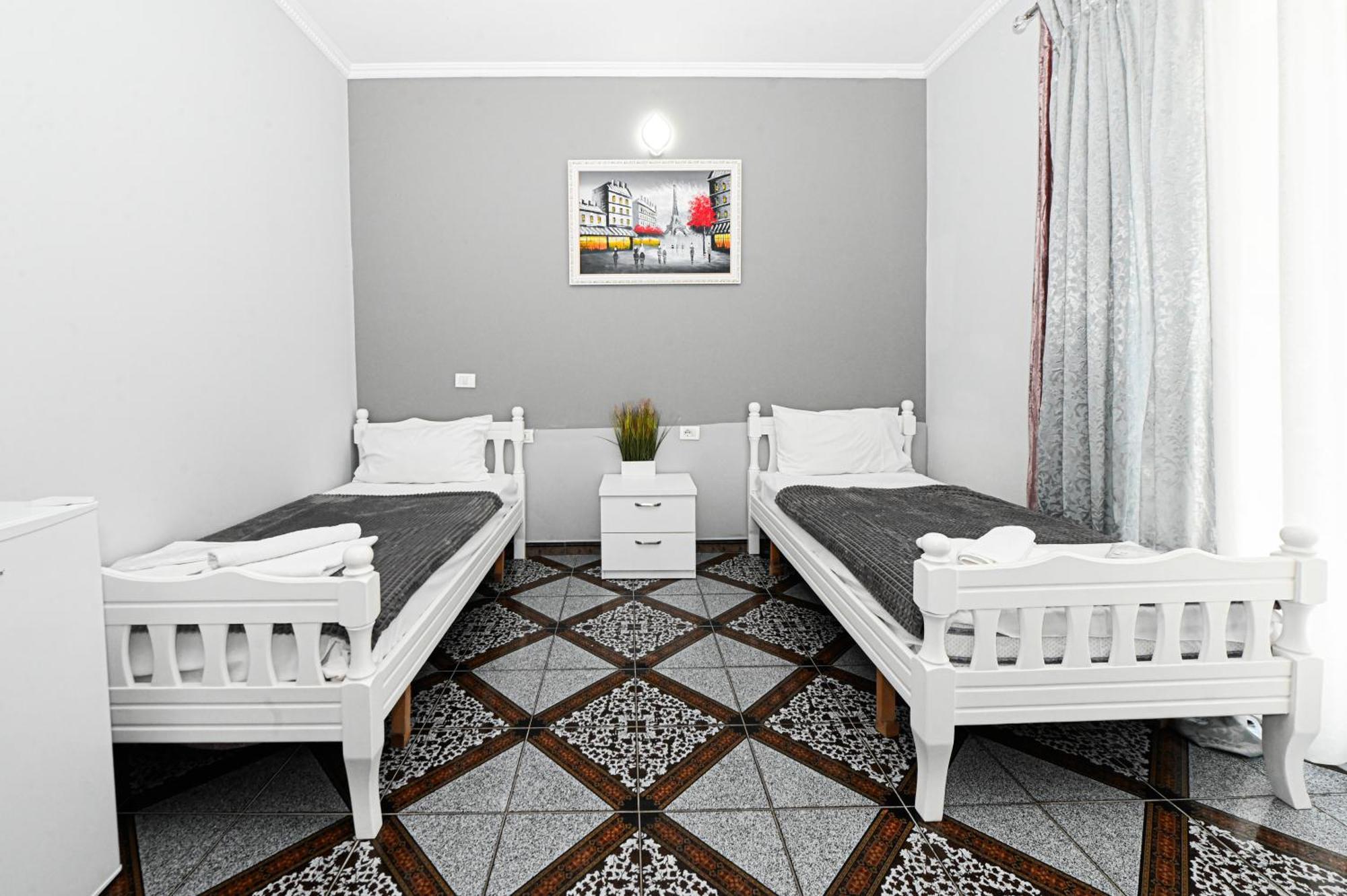 Hotel Fama Shkallnur Bagian luar foto