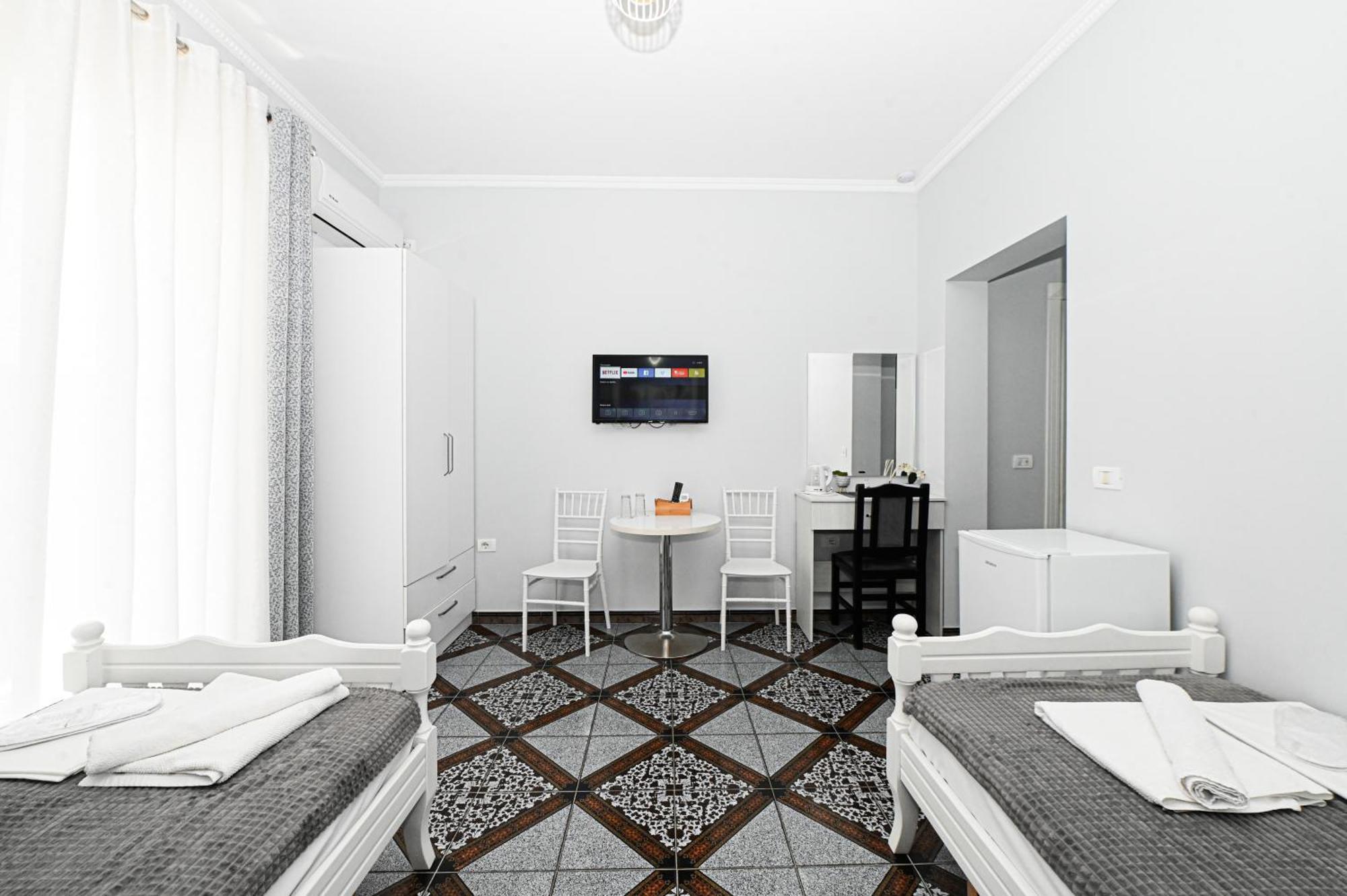 Hotel Fama Shkallnur Bagian luar foto