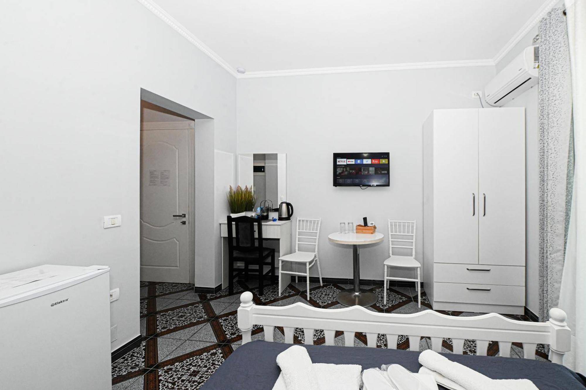 Hotel Fama Shkallnur Bagian luar foto
