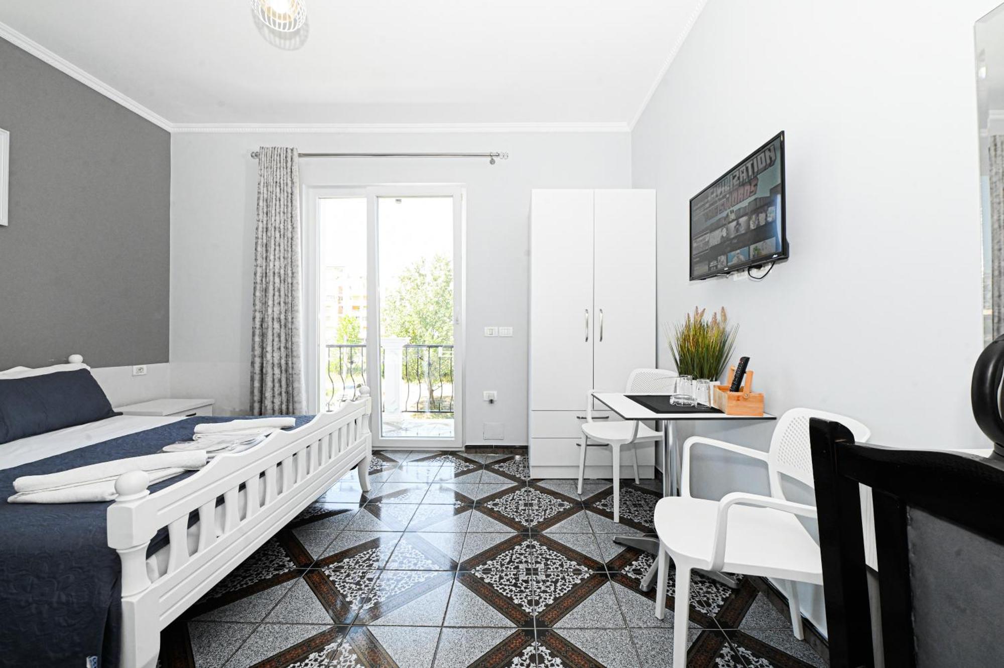 Hotel Fama Shkallnur Bagian luar foto