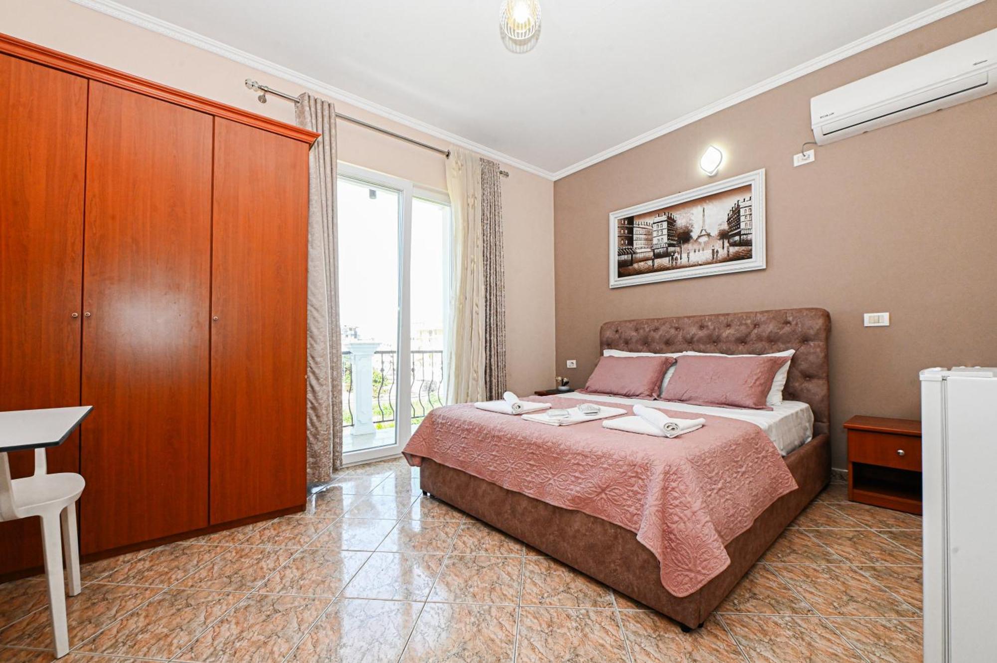 Hotel Fama Shkallnur Bagian luar foto