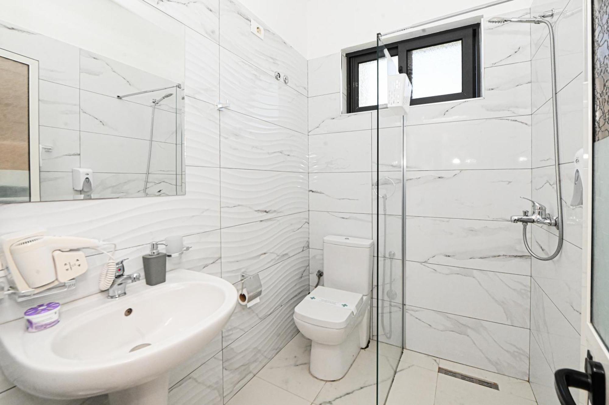 Hotel Fama Shkallnur Bagian luar foto