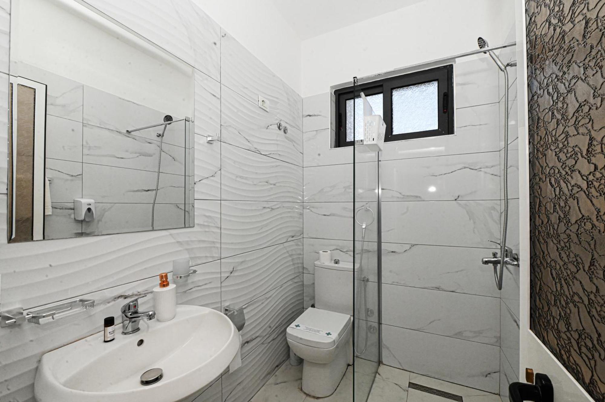 Hotel Fama Shkallnur Bagian luar foto