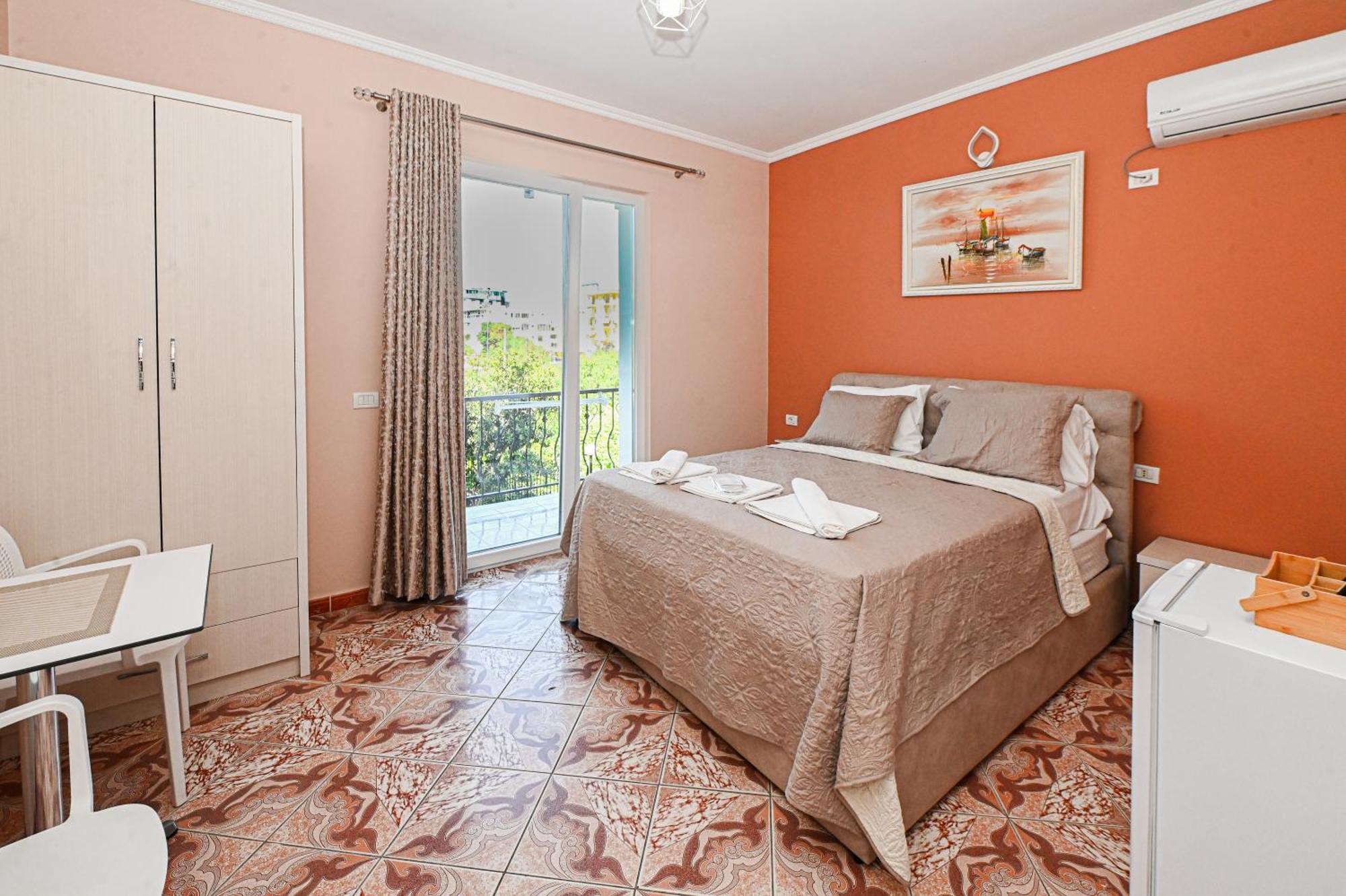 Hotel Fama Shkallnur Bagian luar foto
