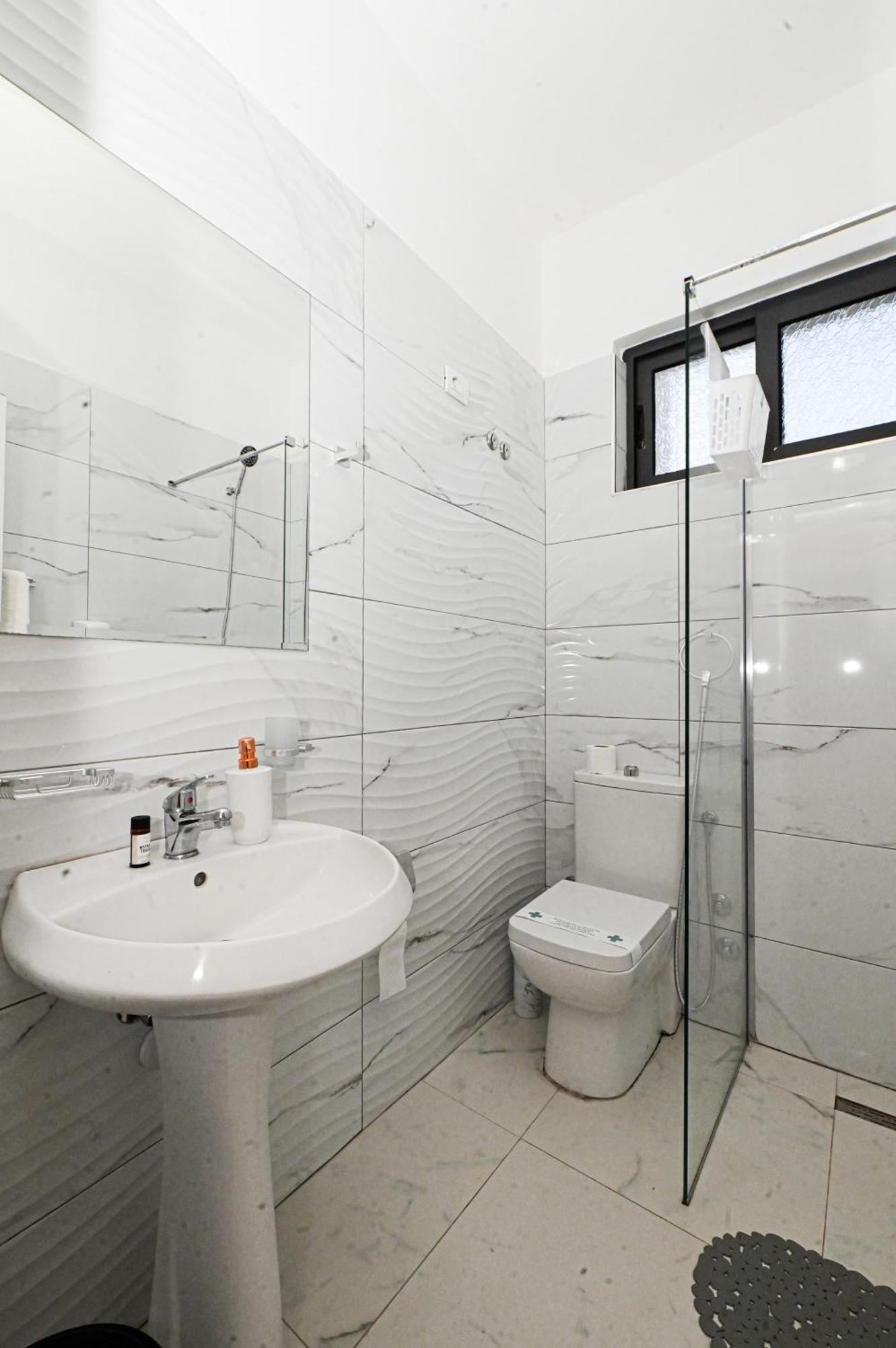 Hotel Fama Shkallnur Bagian luar foto