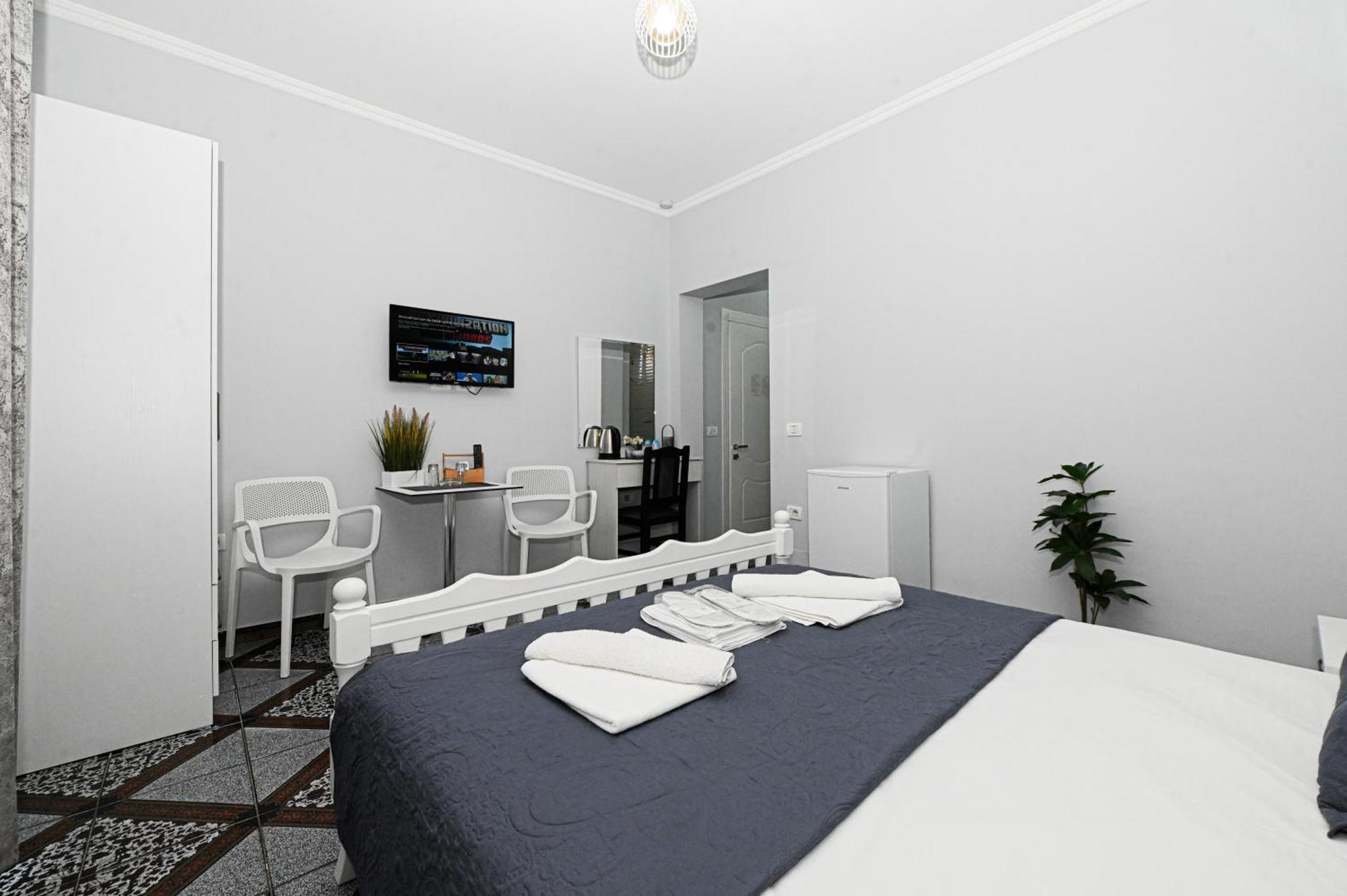 Hotel Fama Shkallnur Bagian luar foto