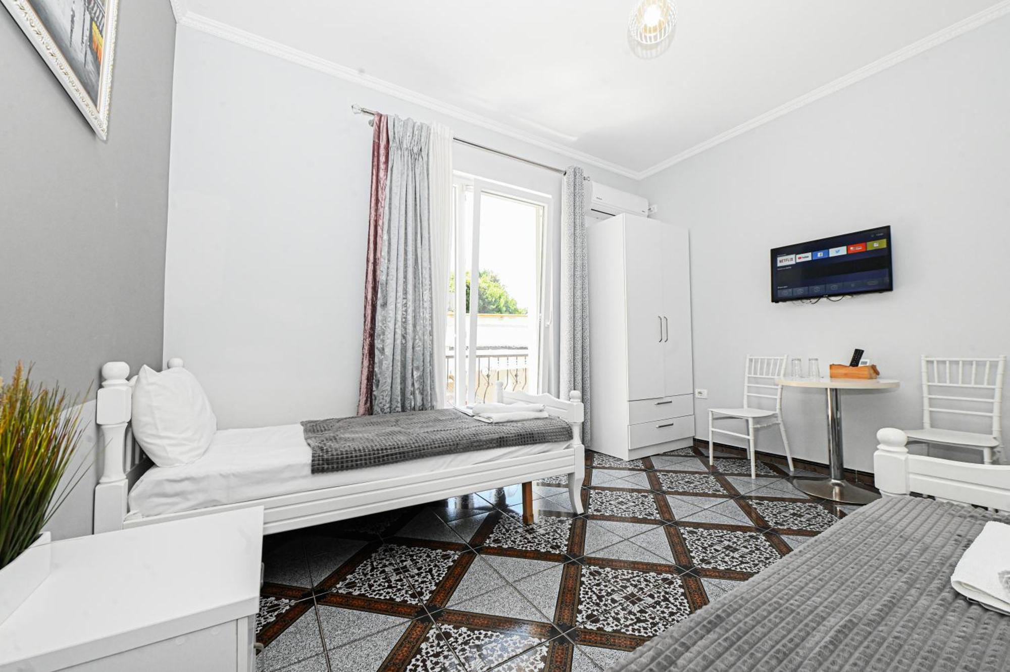 Hotel Fama Shkallnur Bagian luar foto