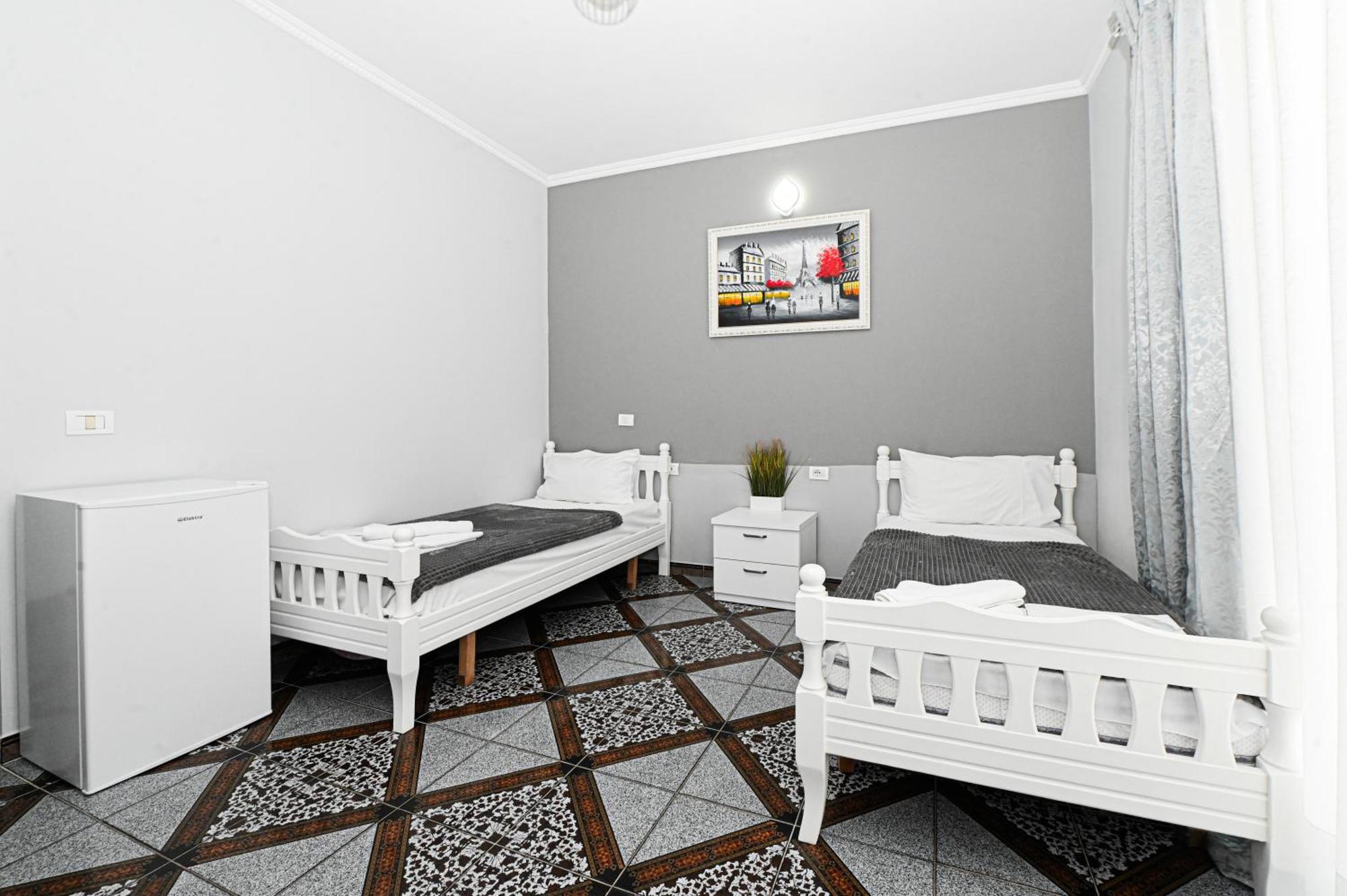 Hotel Fama Shkallnur Bagian luar foto