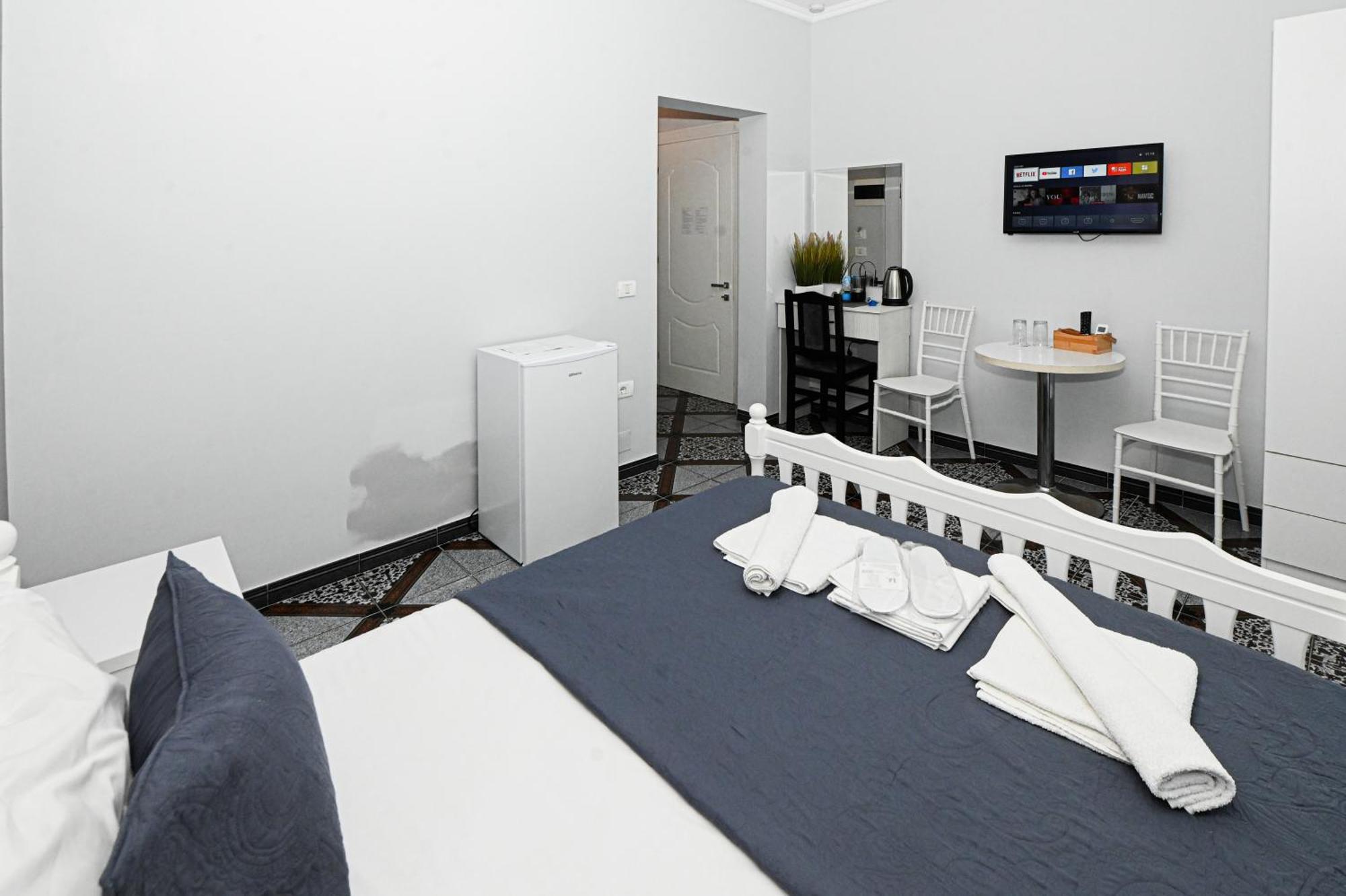 Hotel Fama Shkallnur Bagian luar foto