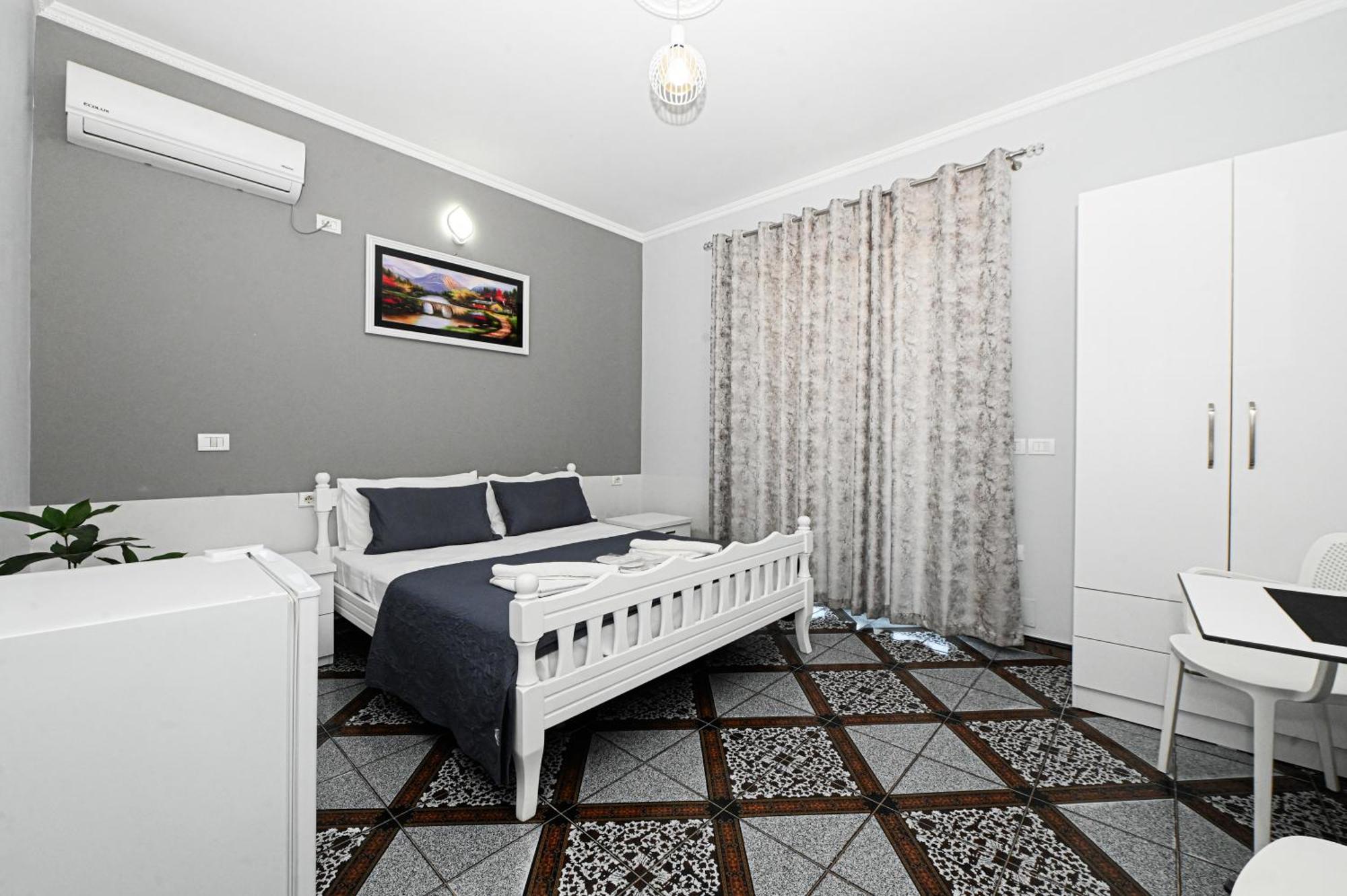Hotel Fama Shkallnur Bagian luar foto