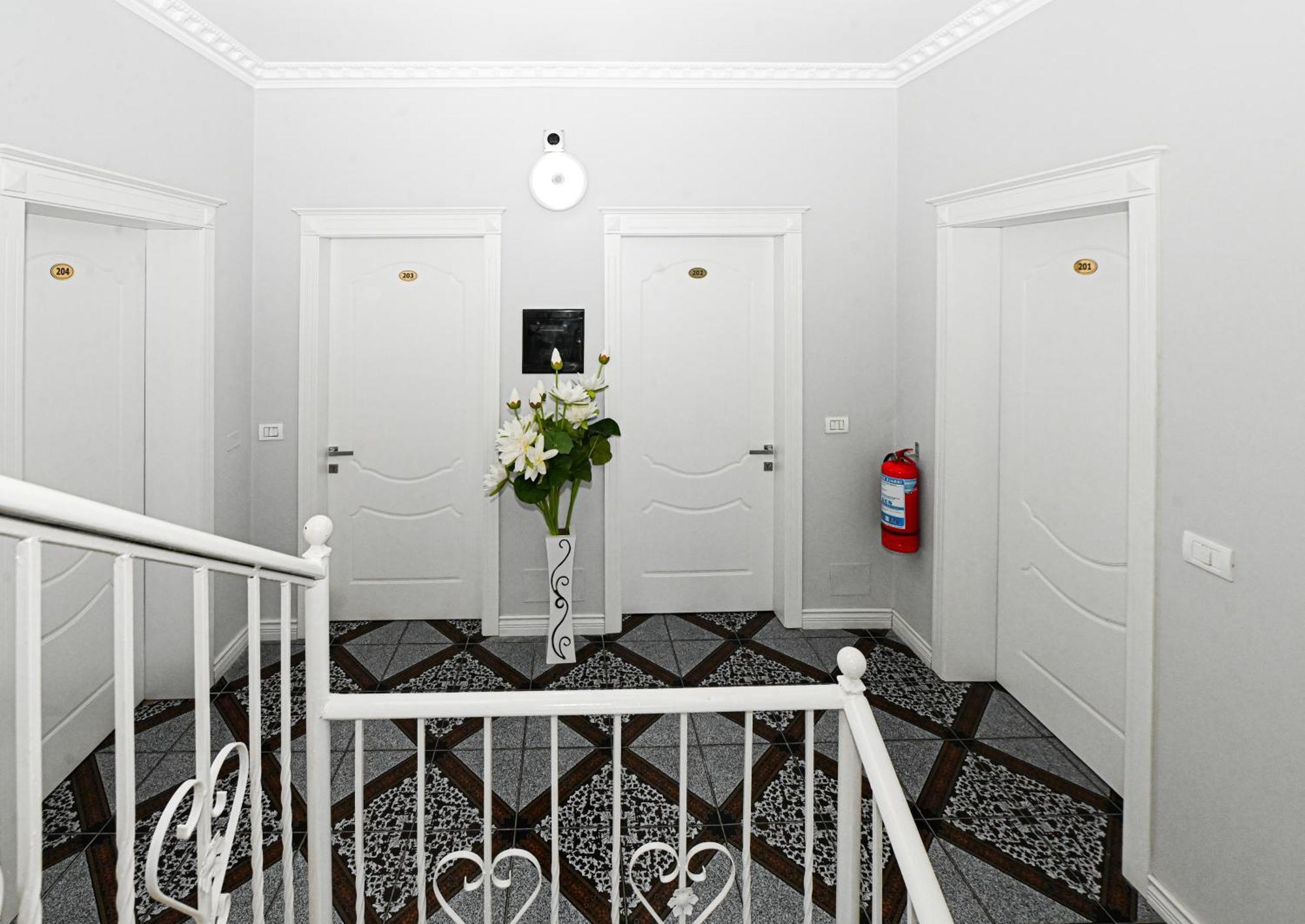 Hotel Fama Shkallnur Bagian luar foto