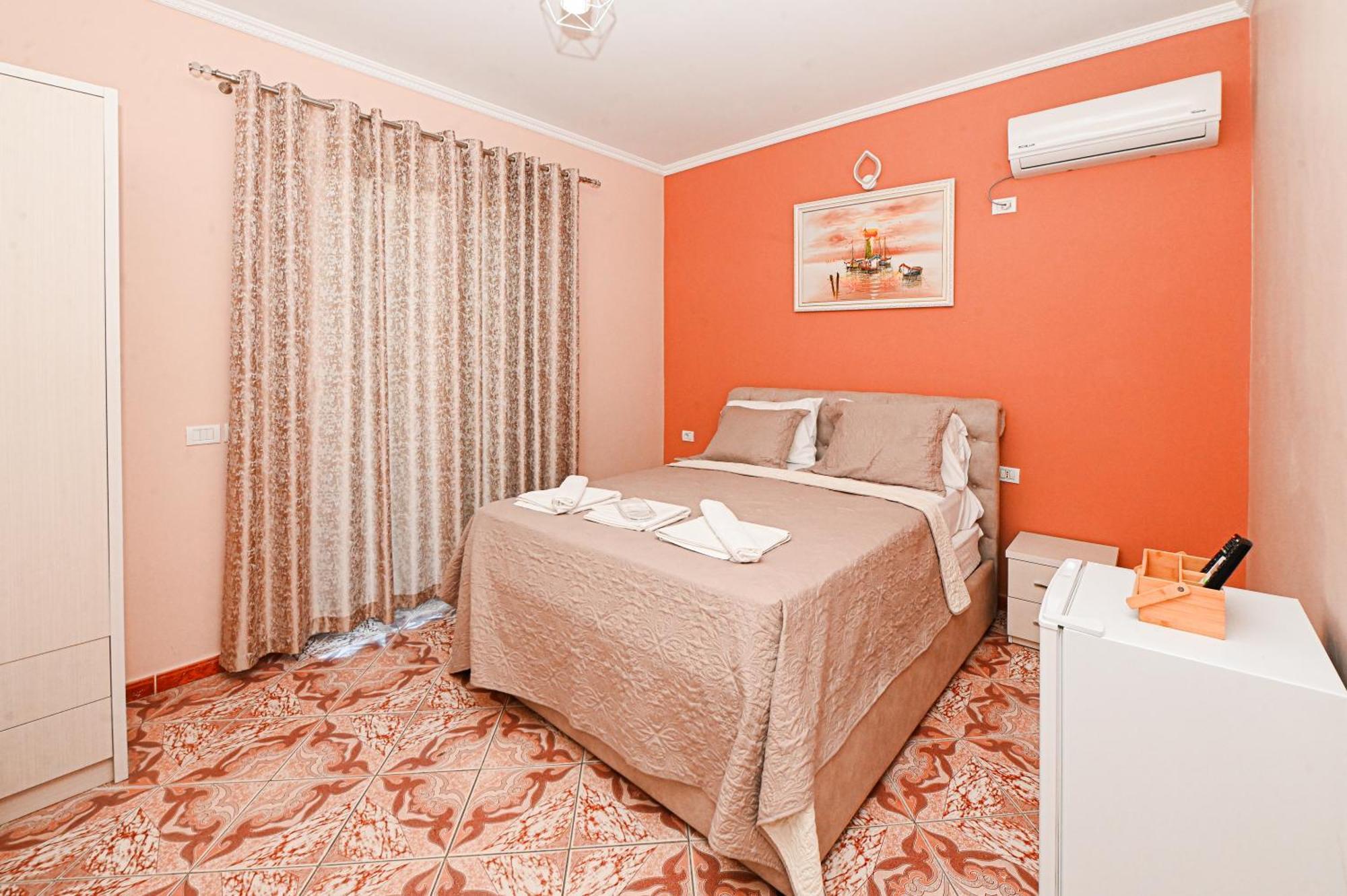 Hotel Fama Shkallnur Bagian luar foto