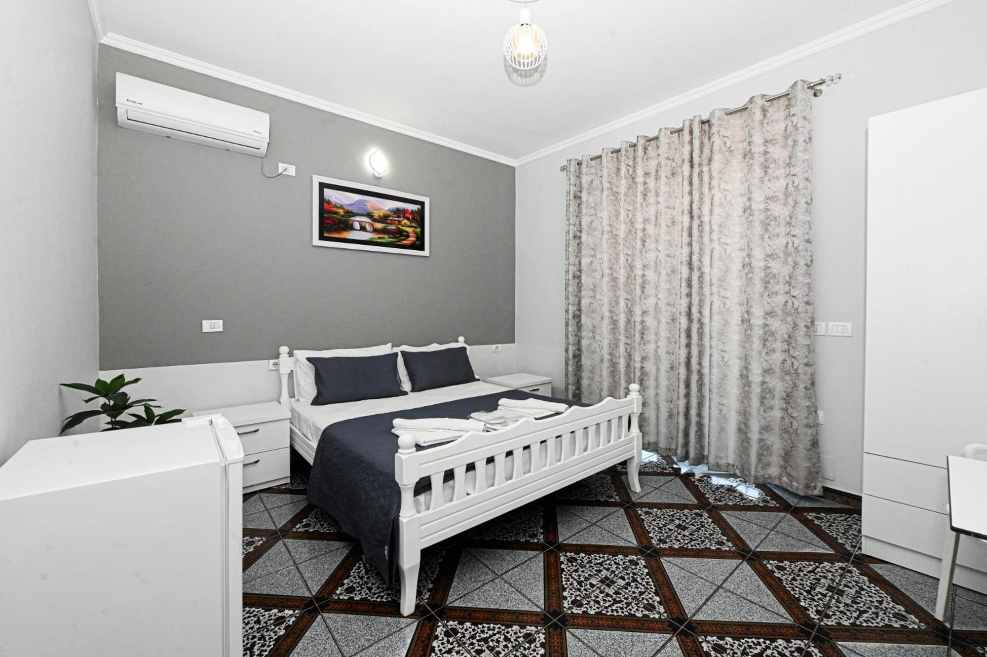 Hotel Fama Shkallnur Bagian luar foto