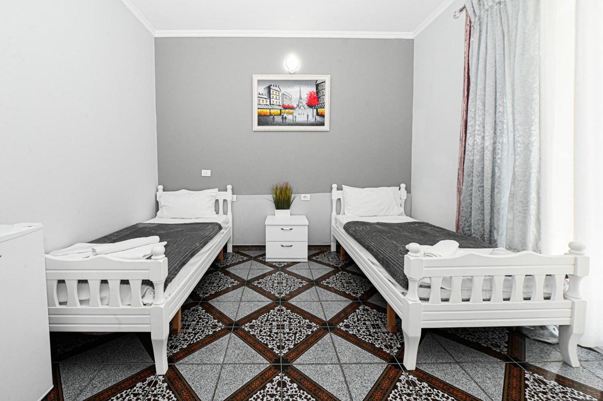 Hotel Fama Shkallnur Bagian luar foto