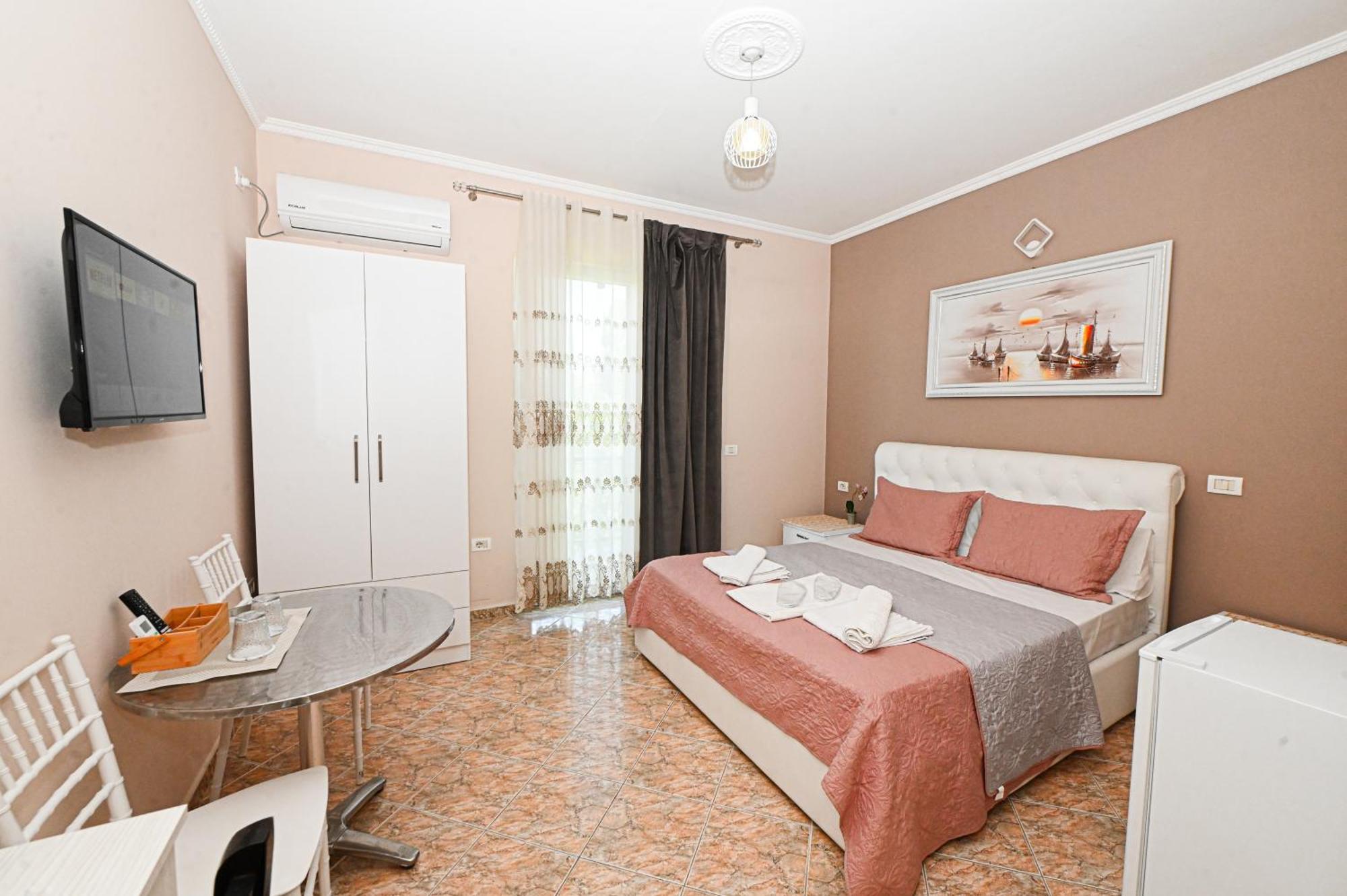 Hotel Fama Shkallnur Bagian luar foto