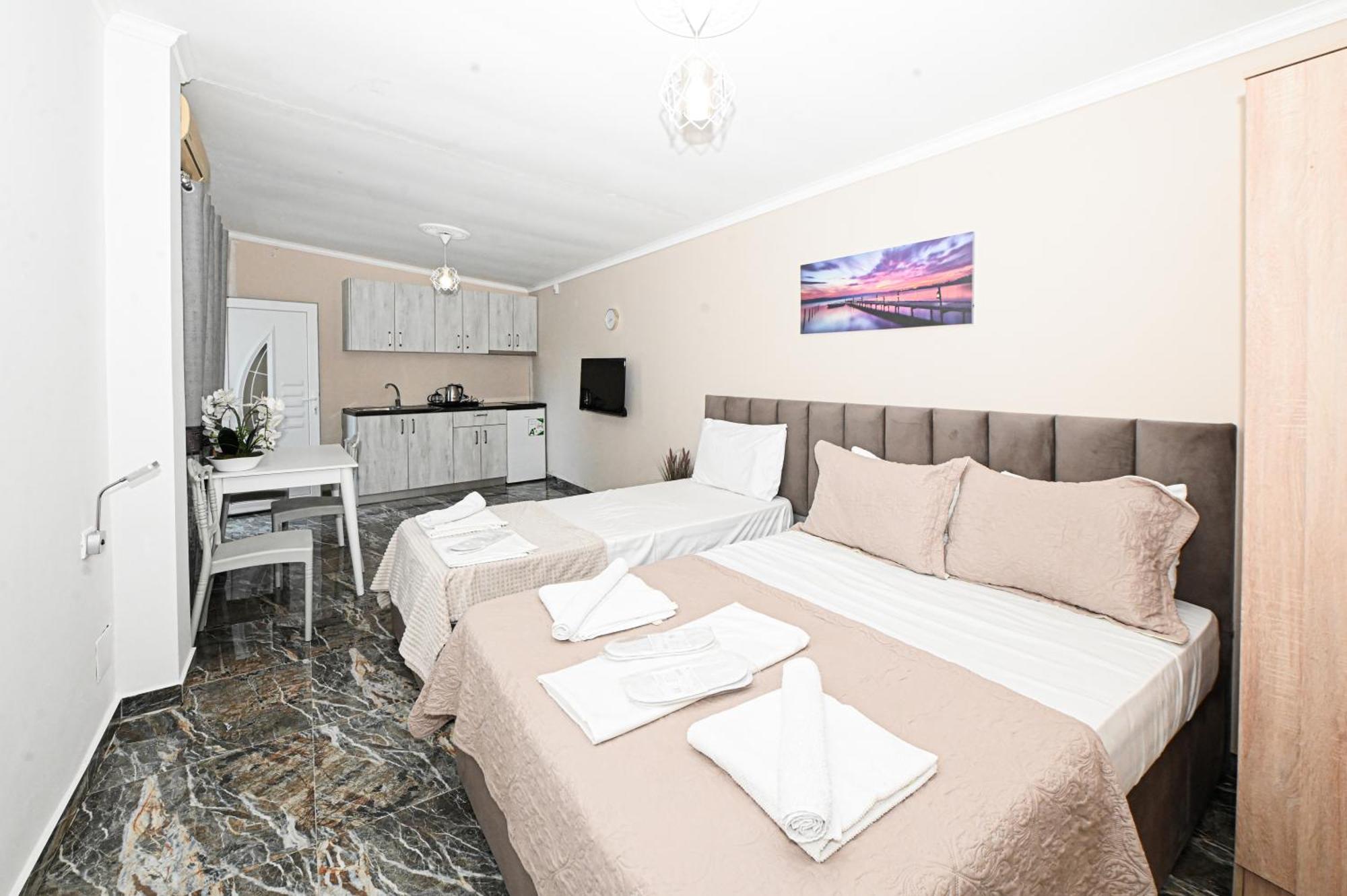 Hotel Fama Shkallnur Bagian luar foto