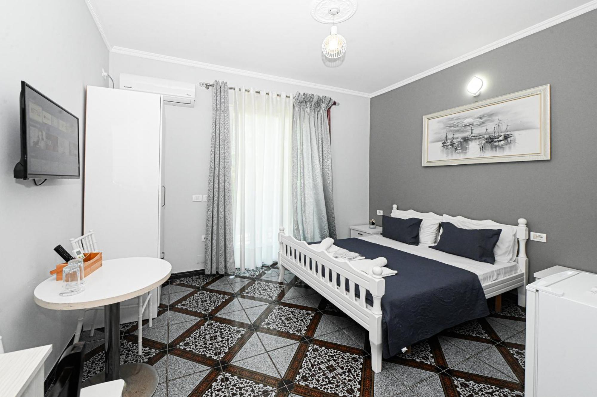 Hotel Fama Shkallnur Bagian luar foto