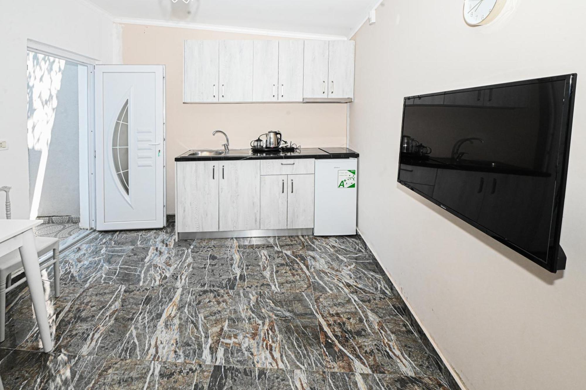 Hotel Fama Shkallnur Bagian luar foto