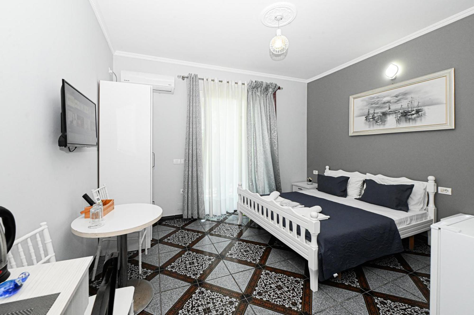 Hotel Fama Shkallnur Bagian luar foto