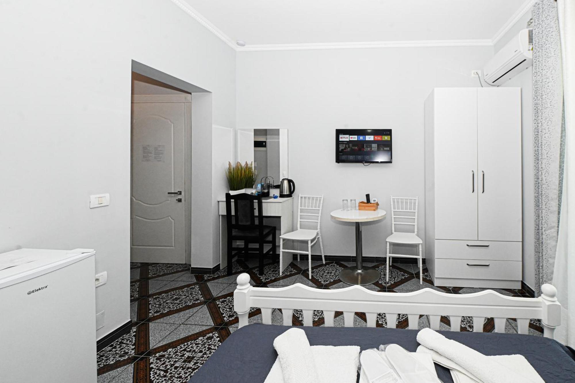 Hotel Fama Shkallnur Bagian luar foto