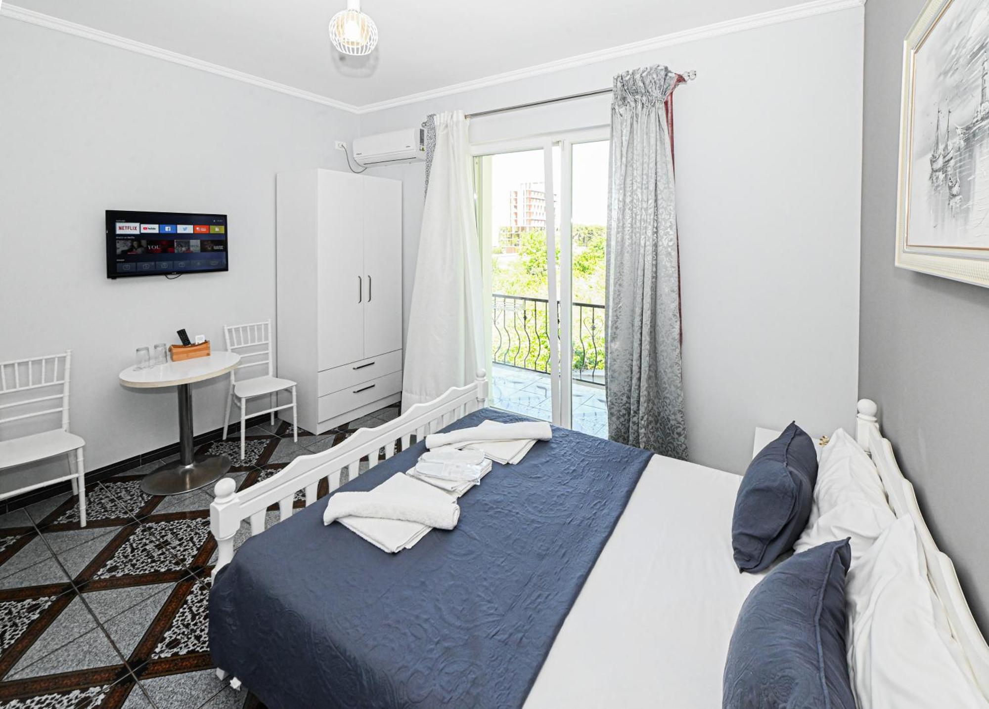 Hotel Fama Shkallnur Bagian luar foto