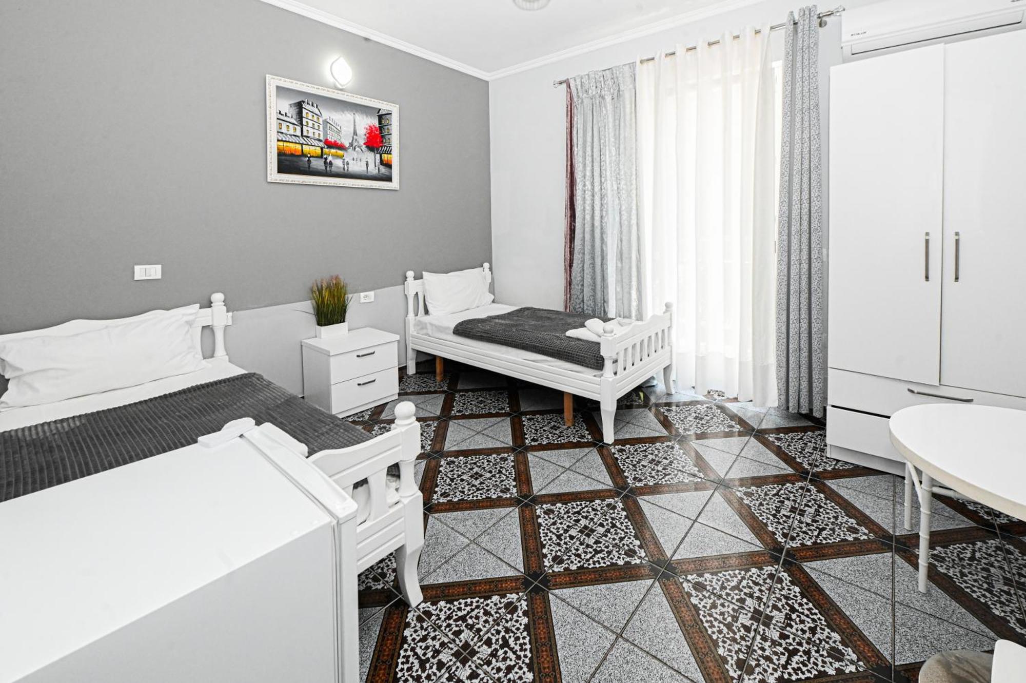 Hotel Fama Shkallnur Bagian luar foto