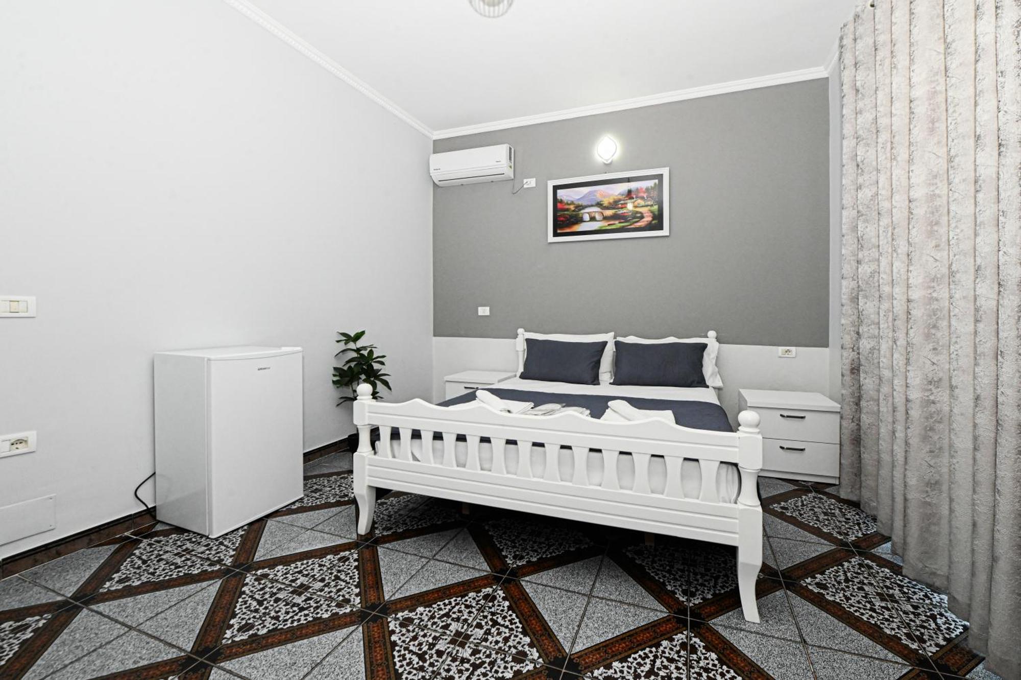 Hotel Fama Shkallnur Bagian luar foto