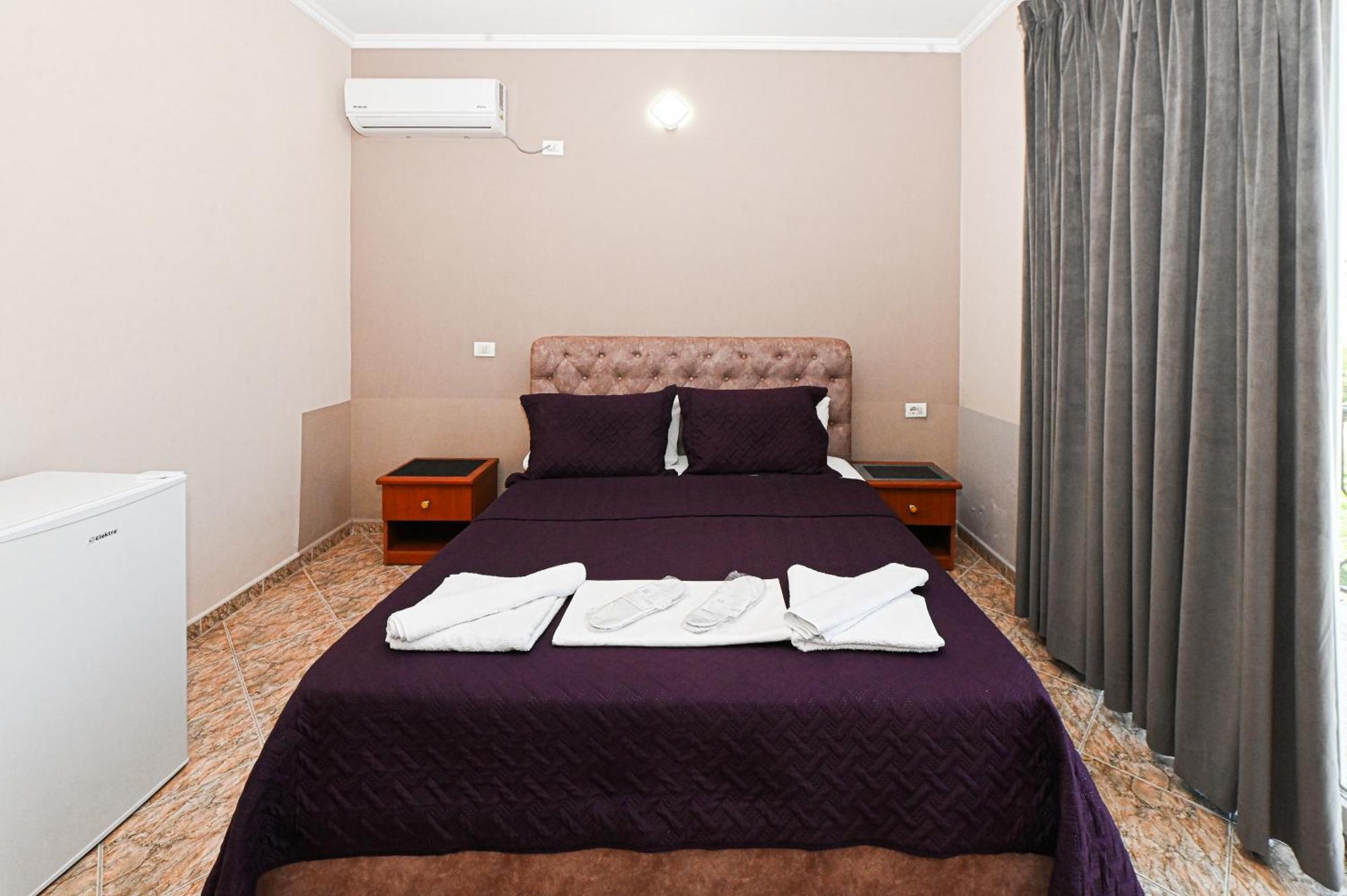 Hotel Fama Shkallnur Bagian luar foto
