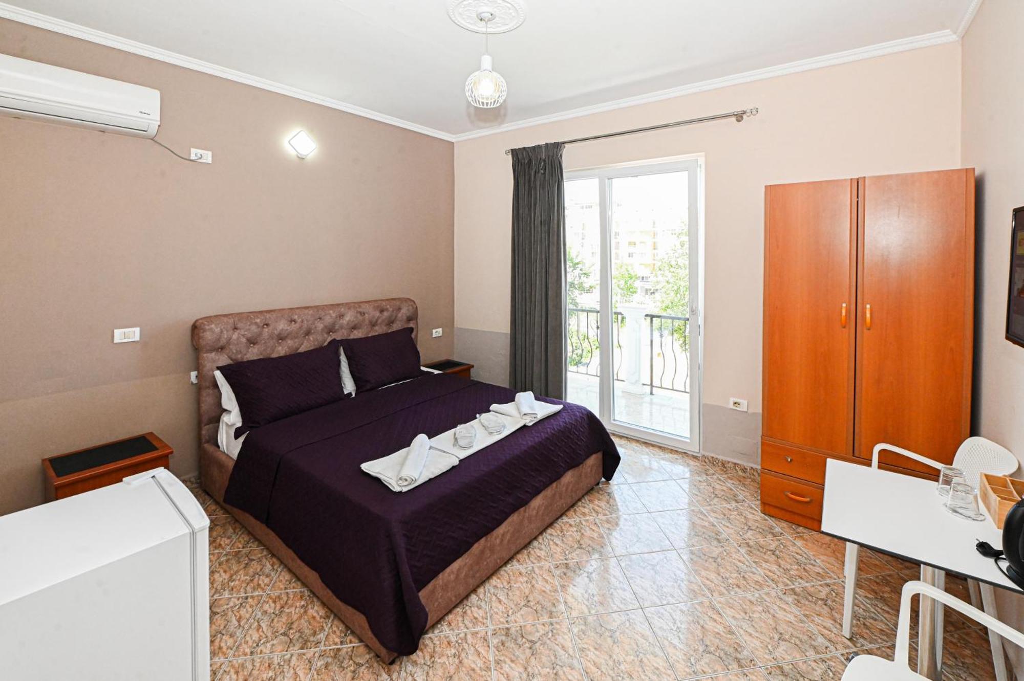 Hotel Fama Shkallnur Bagian luar foto