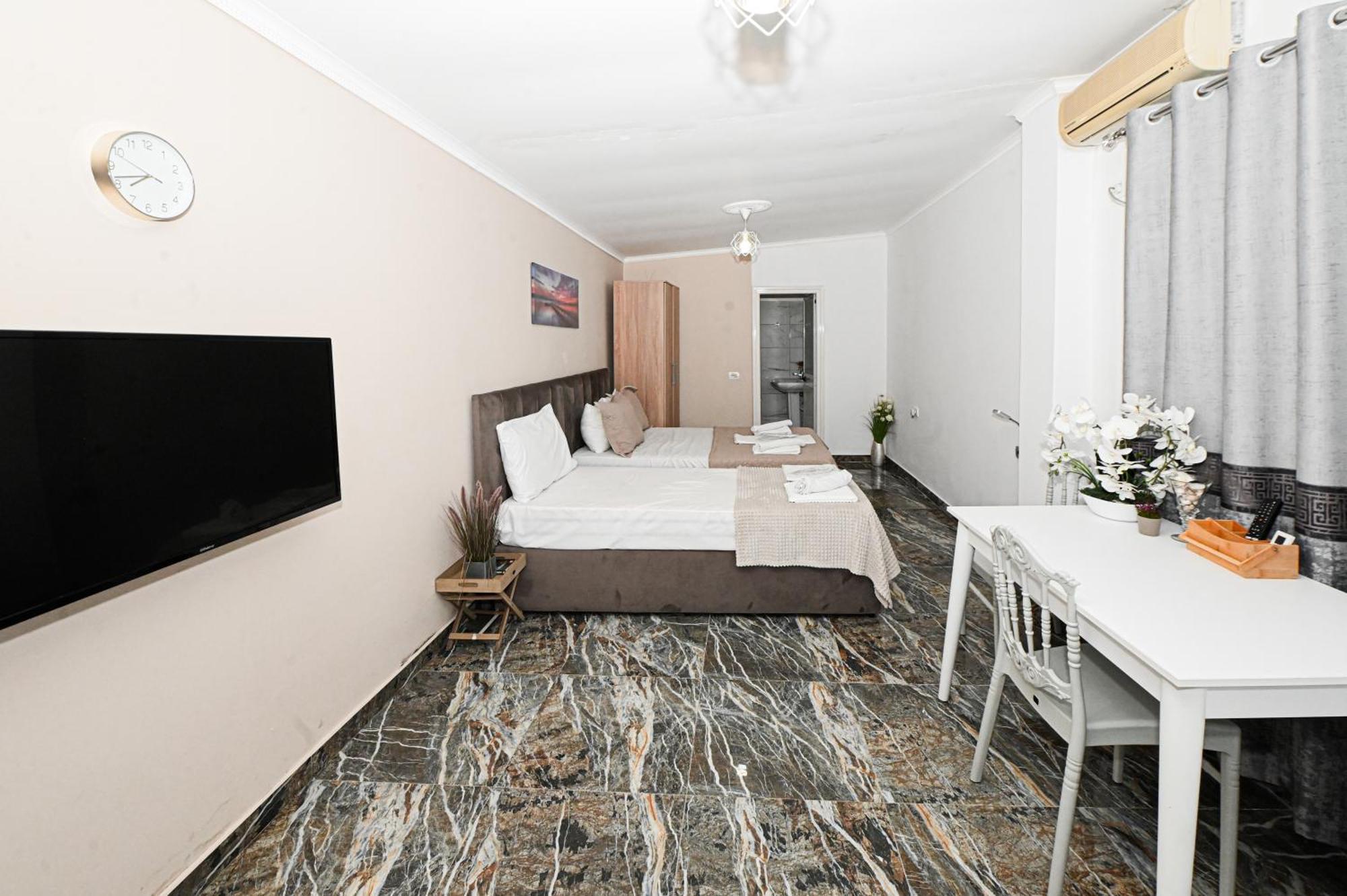 Hotel Fama Shkallnur Bagian luar foto