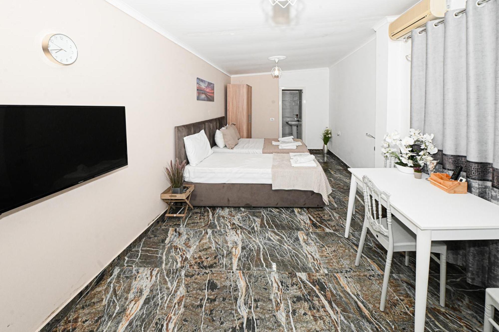 Hotel Fama Shkallnur Bagian luar foto