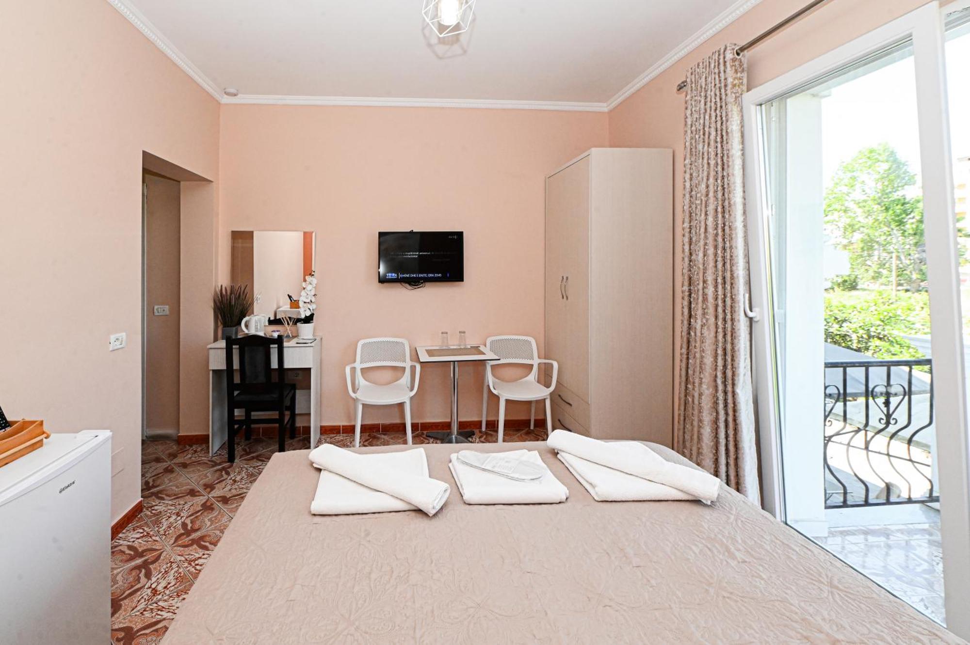 Hotel Fama Shkallnur Bagian luar foto